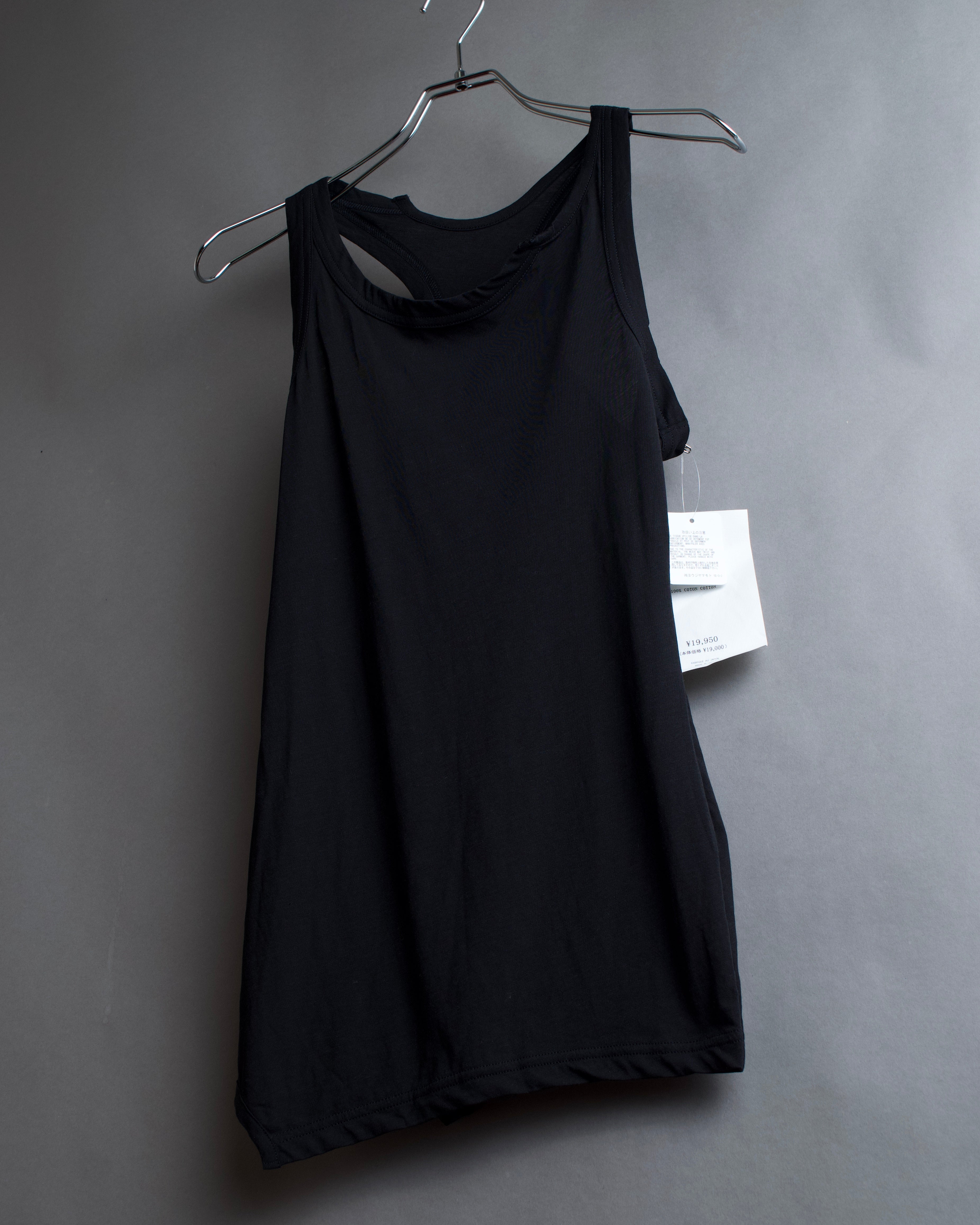"YOHJI YAMAMOTO FEMME" 13SS
Shoulder cutting sleeveless pullover