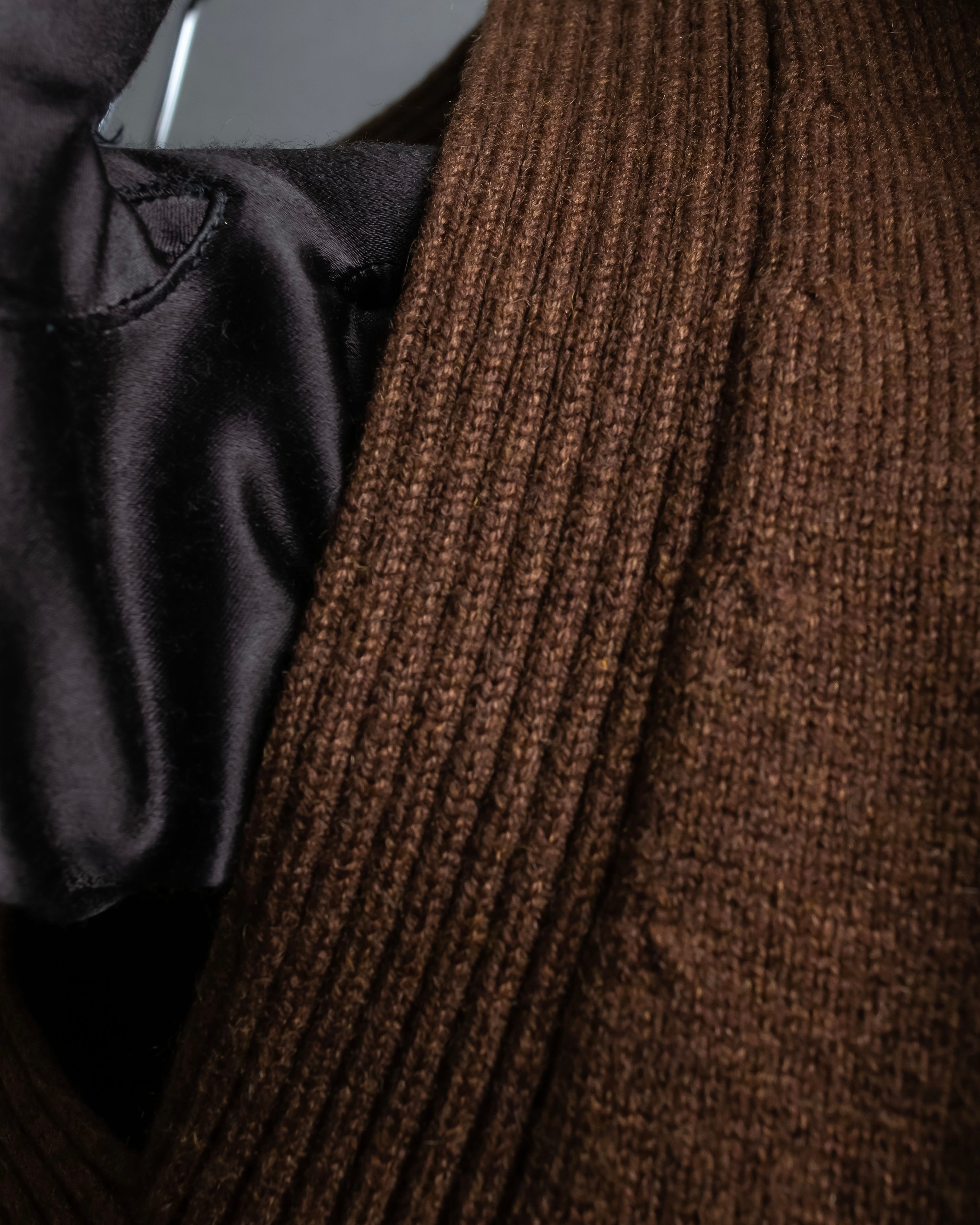 "HERMES" 100% cashmere V neck design knit