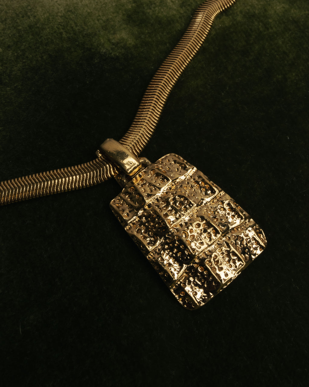 "Yves Saint Laurent" 80's-00's Gold tone textured pendant necklace