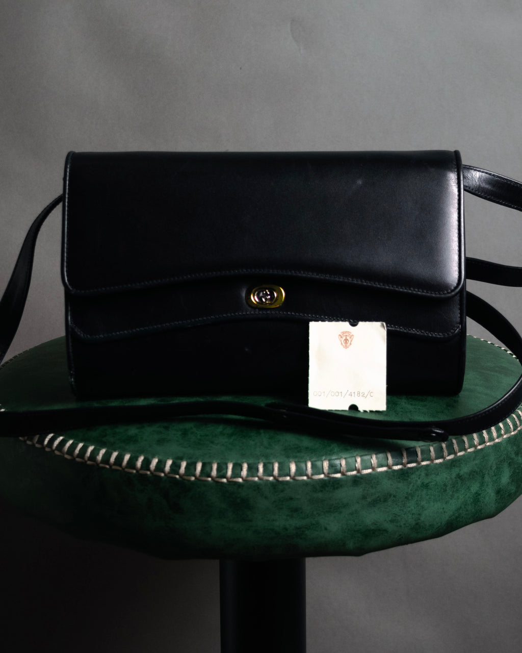 "GUCCI" 70’s-80’s Crest logo leather shoulder bag
