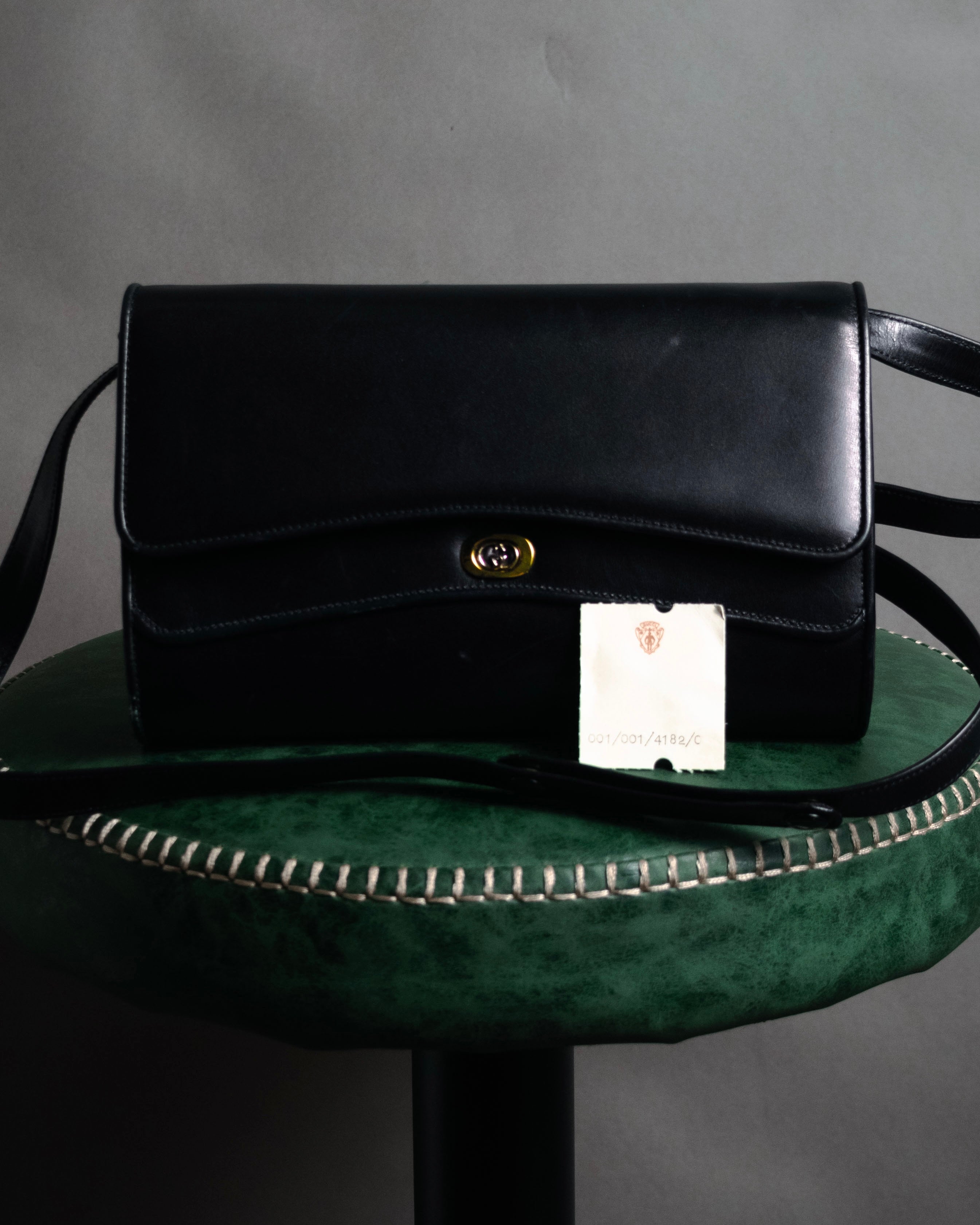 "GUCCI" 70’s-80’s Crest logo leather shoulder bag