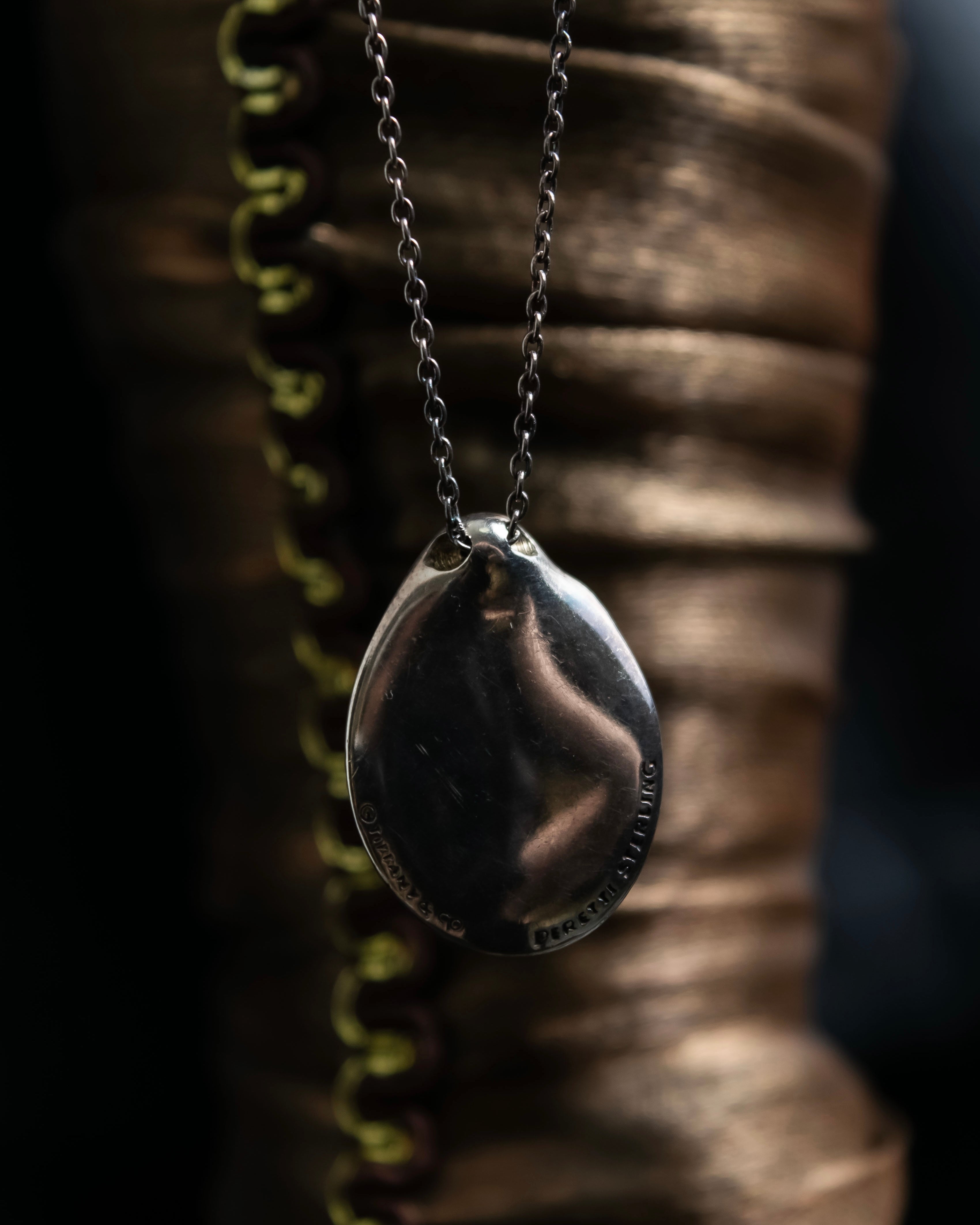 "Tiffany&Co Elsa Peretti madonna necklace