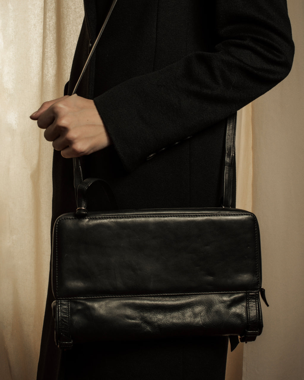 –SPECIAL– "ANN DEMEULEMEESTER" 2010-2013 Transformable roll-top vitello leather bag