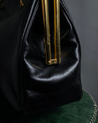 "Roberta Di Camerino" Logo motif charm design modern doctor bag