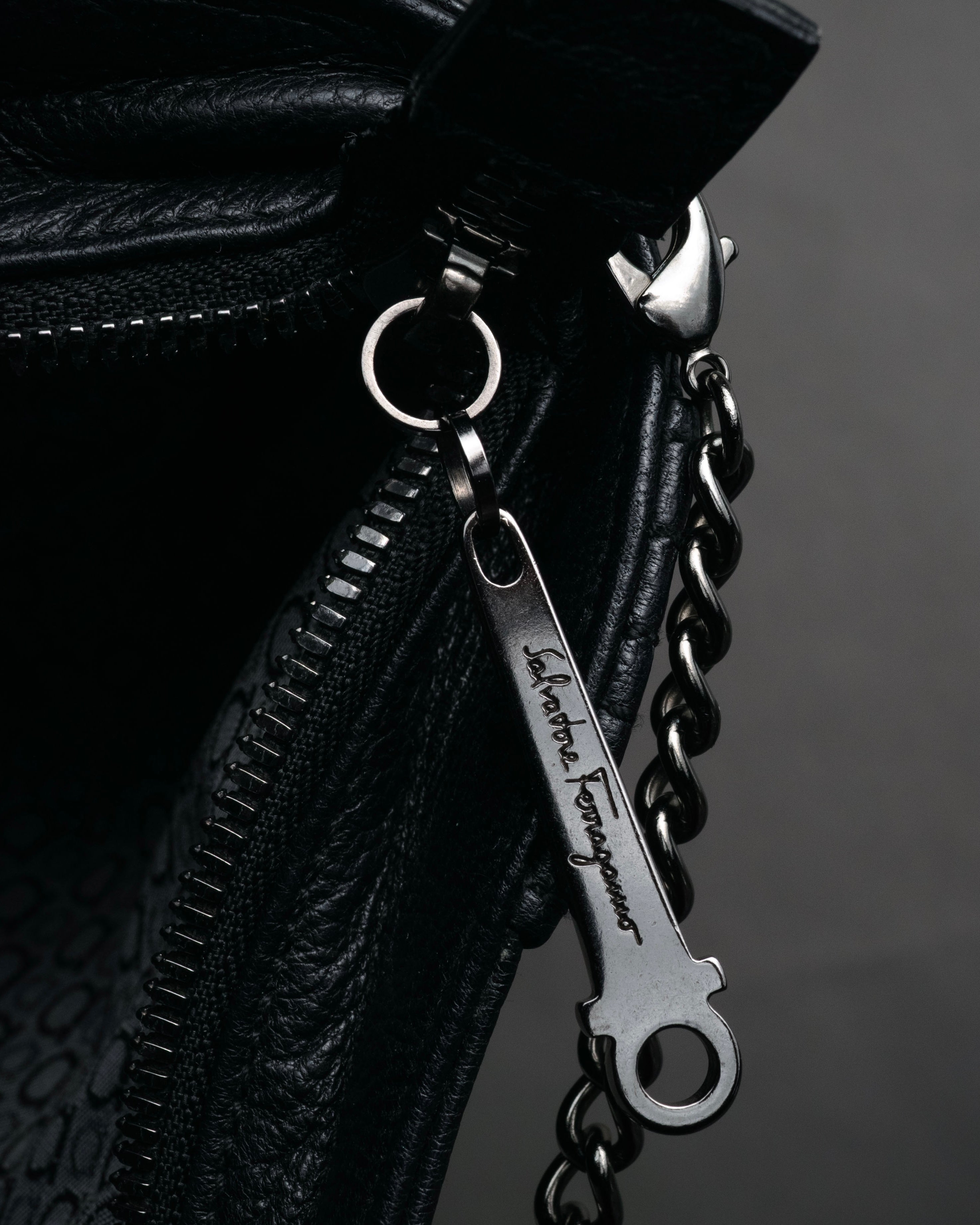 “Salvatore Ferragamo” 2000’s Gathered leather chain shoulder bag