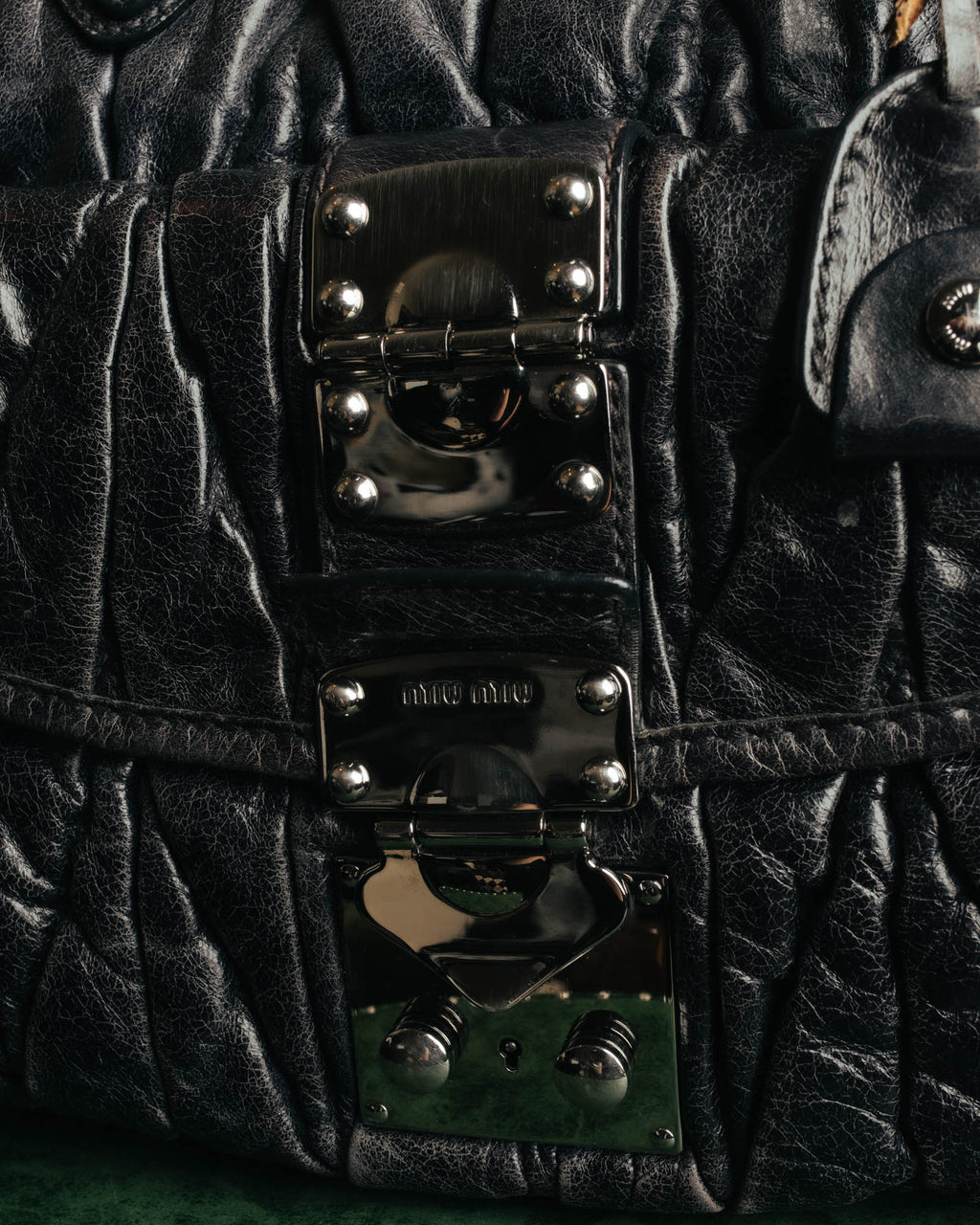 -SPECIAL- "MIU MIU" 00's-10's Glossy gathered leather handbag