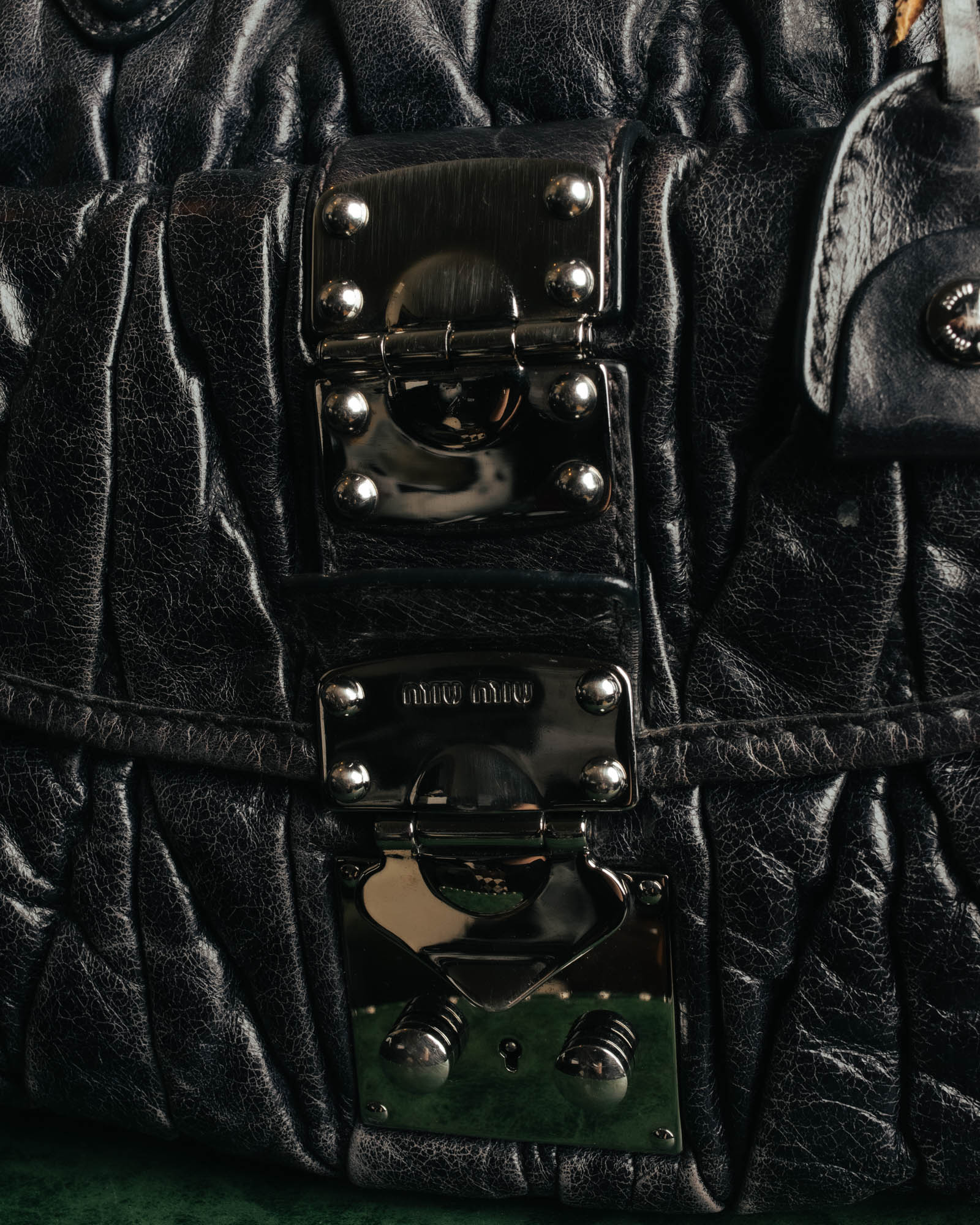 -SPECIAL- "MIU MIU" 00's-10's Glossy gathered leather handbag
