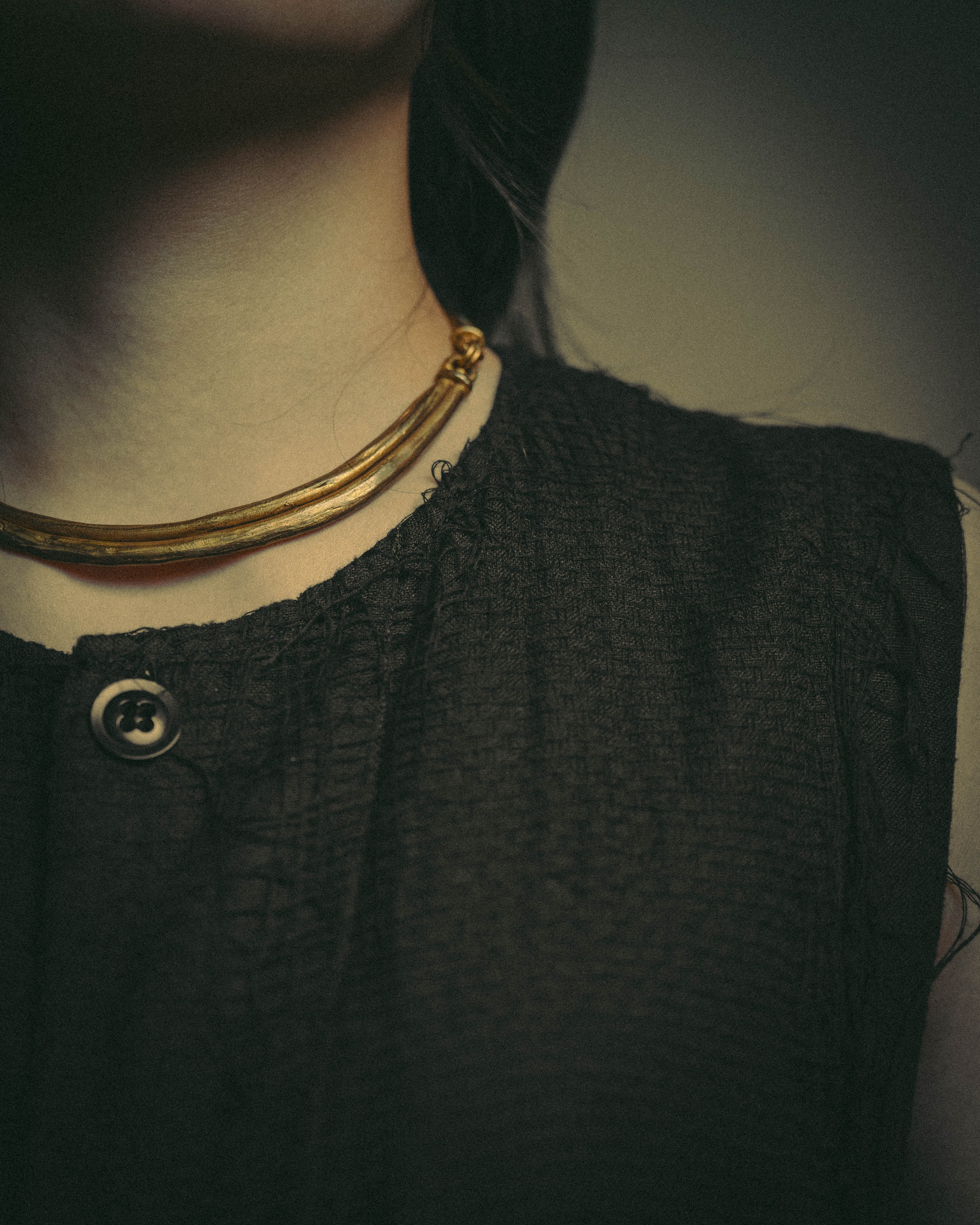 -SPECIAL- "Hermès" 80's-00's Sculptural gold tone choker necklace