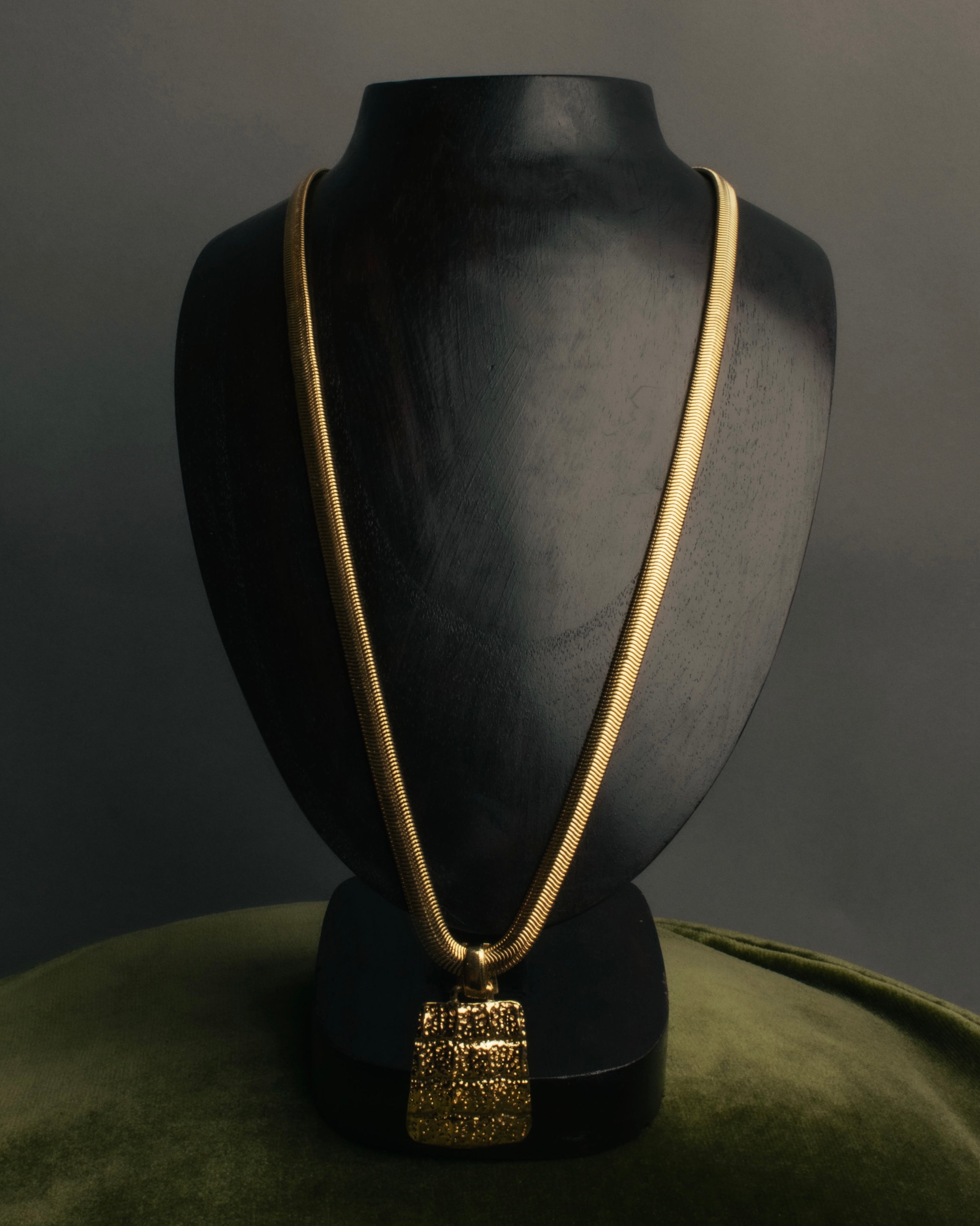 "Yves Saint Laurent" 80's-00's Gold tone textured pendant necklace