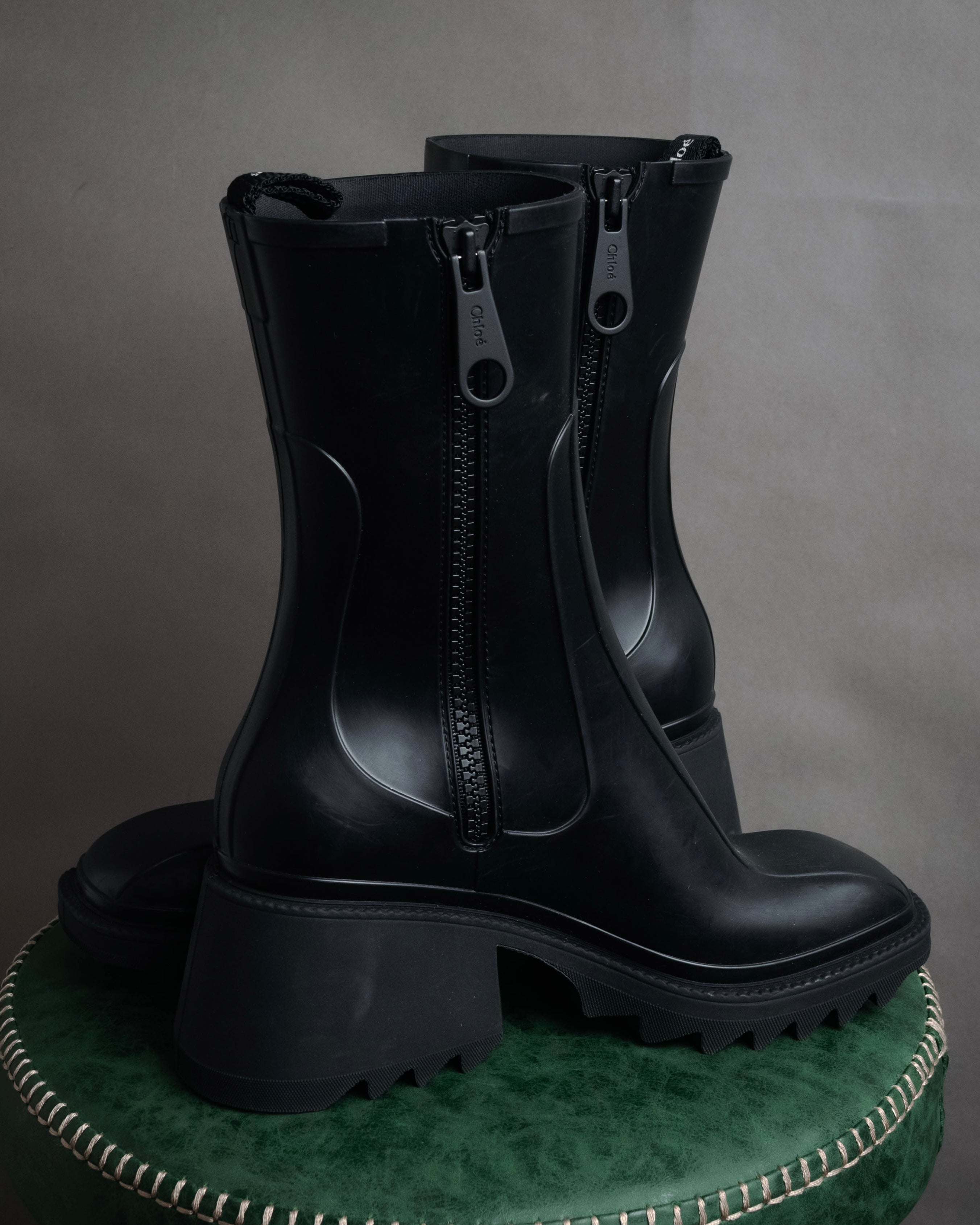 “Chloé” 2020’s Sculptural shark sole rain boots