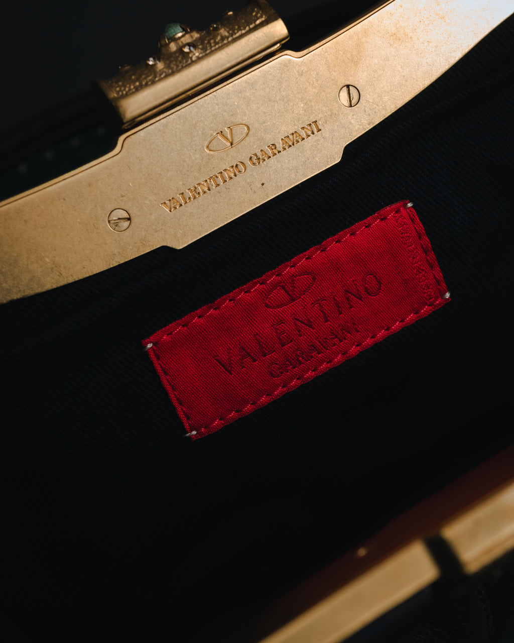 –SPECIAL– "VALENTINO GARAVANI"
00’s Jeweled frame leather bag