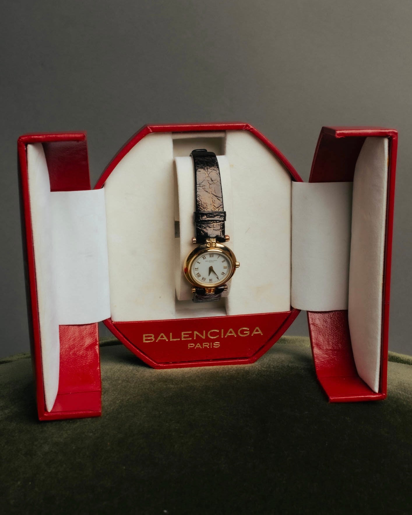 -SPECIAL- "BALENCIAGA" 80's-90's Classic round wristwatch