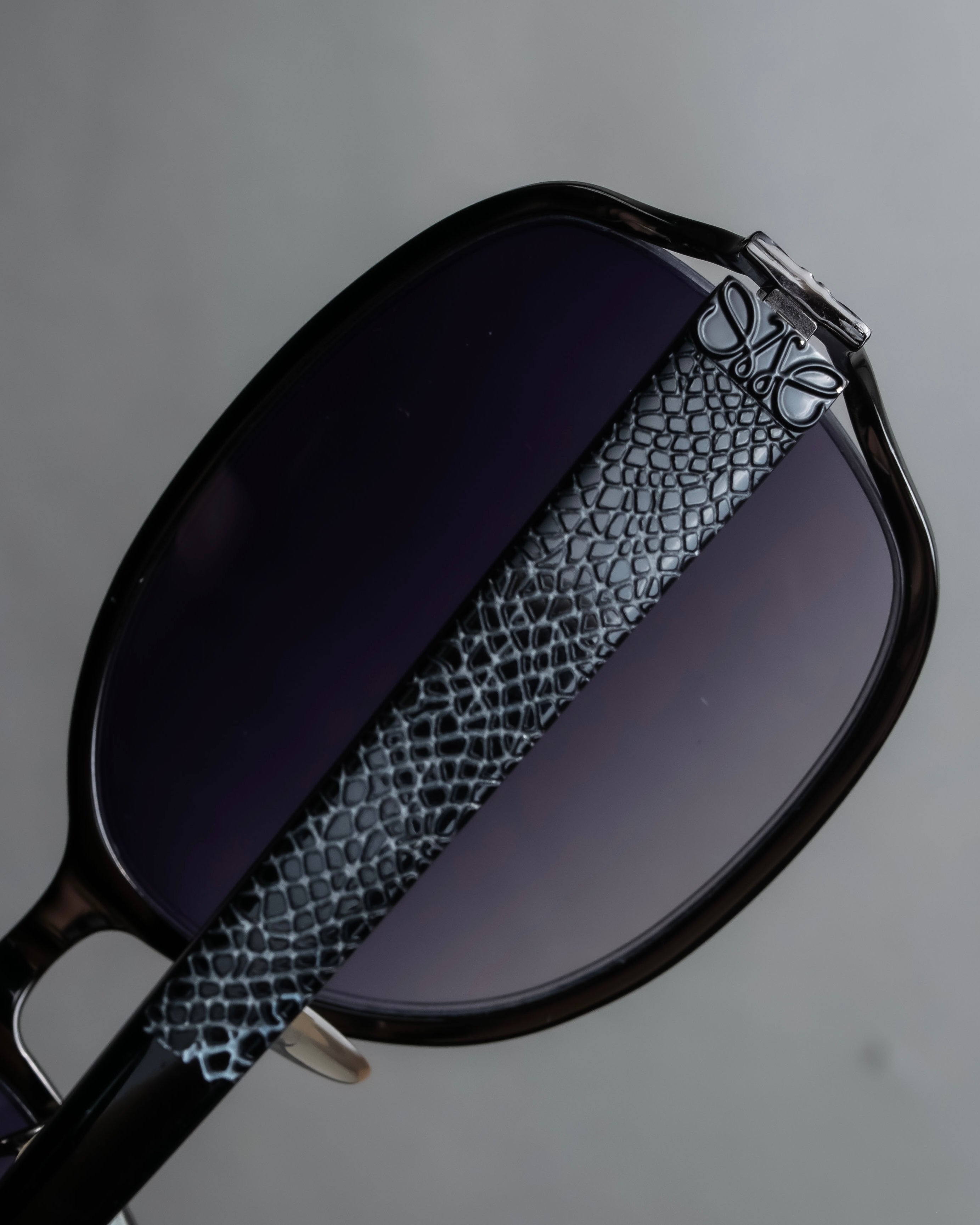 "LOEWE" Anagram logo engraved oval sunglasses