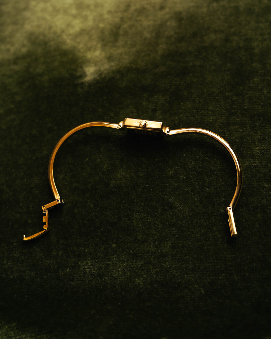 -SPECIAL- “GUCCI” 90’s-00’s 1900L gold tone bangle watch