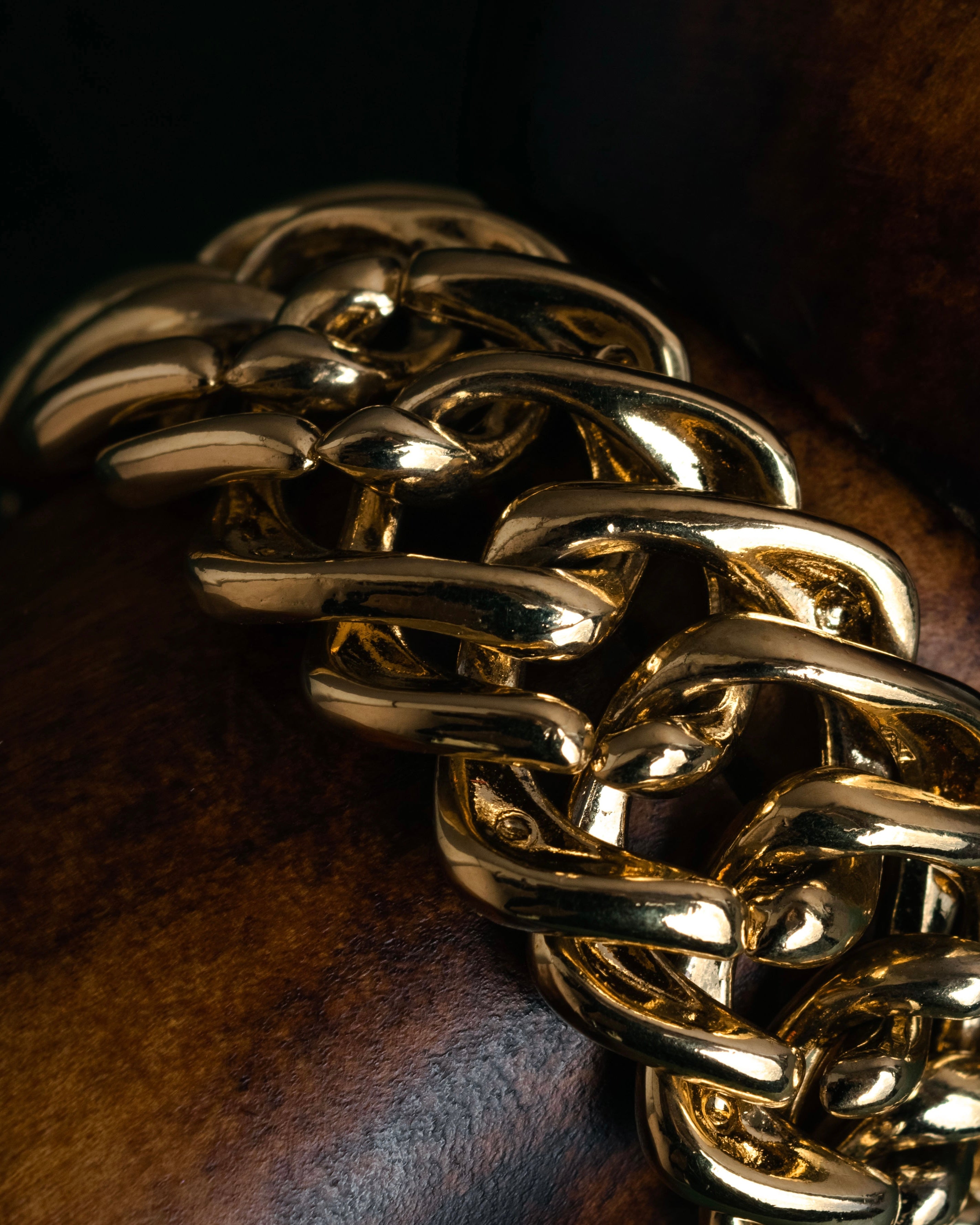 –SPECIAL– “Yves Saint Laurent” 90’s sculptural chain bracelet