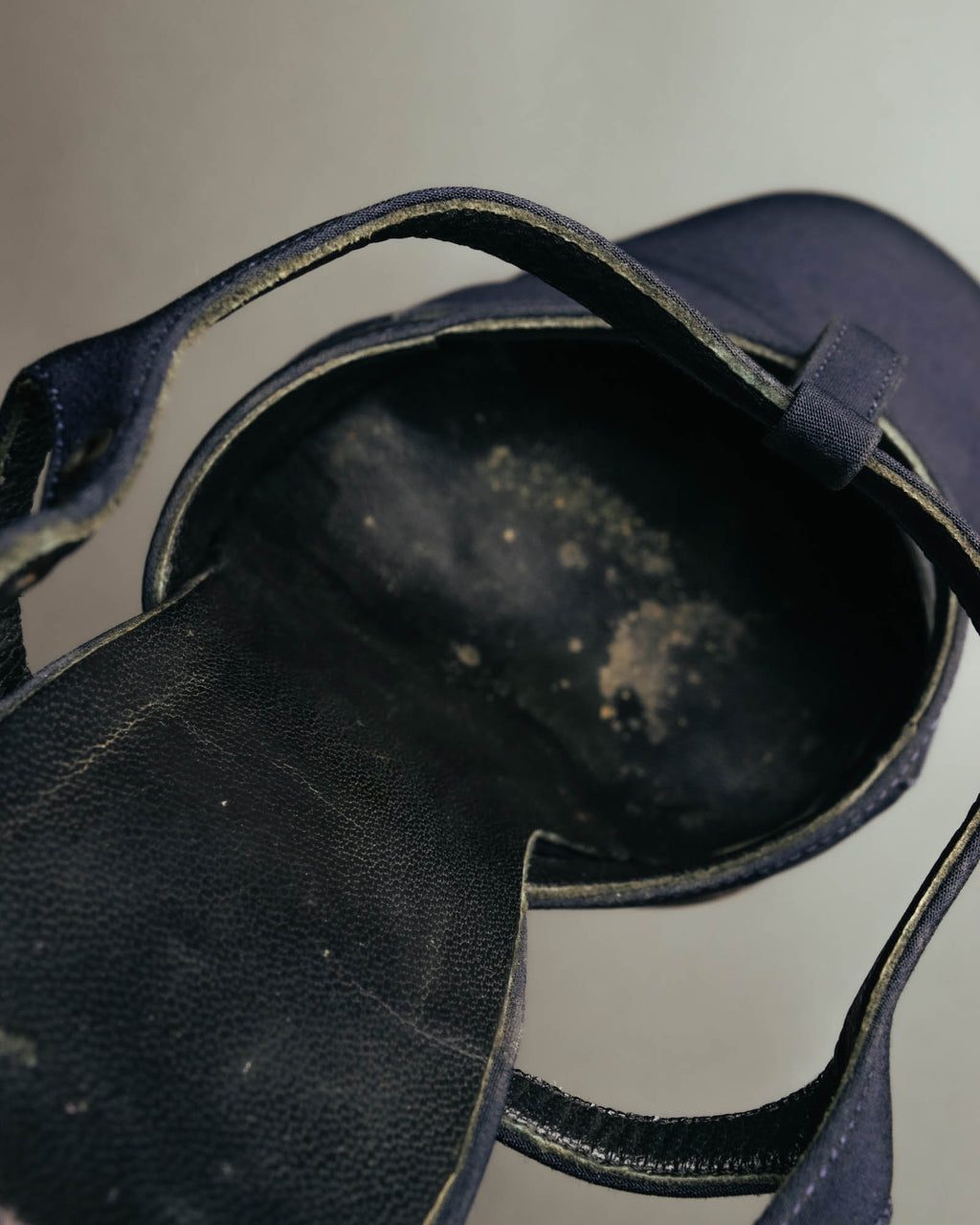 "PRADA" 90's-00's Dark navy t-strap pumps