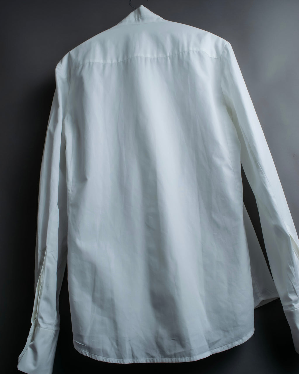 "Bruno Pieters." 2-way collar design stand-up collar dress shirt