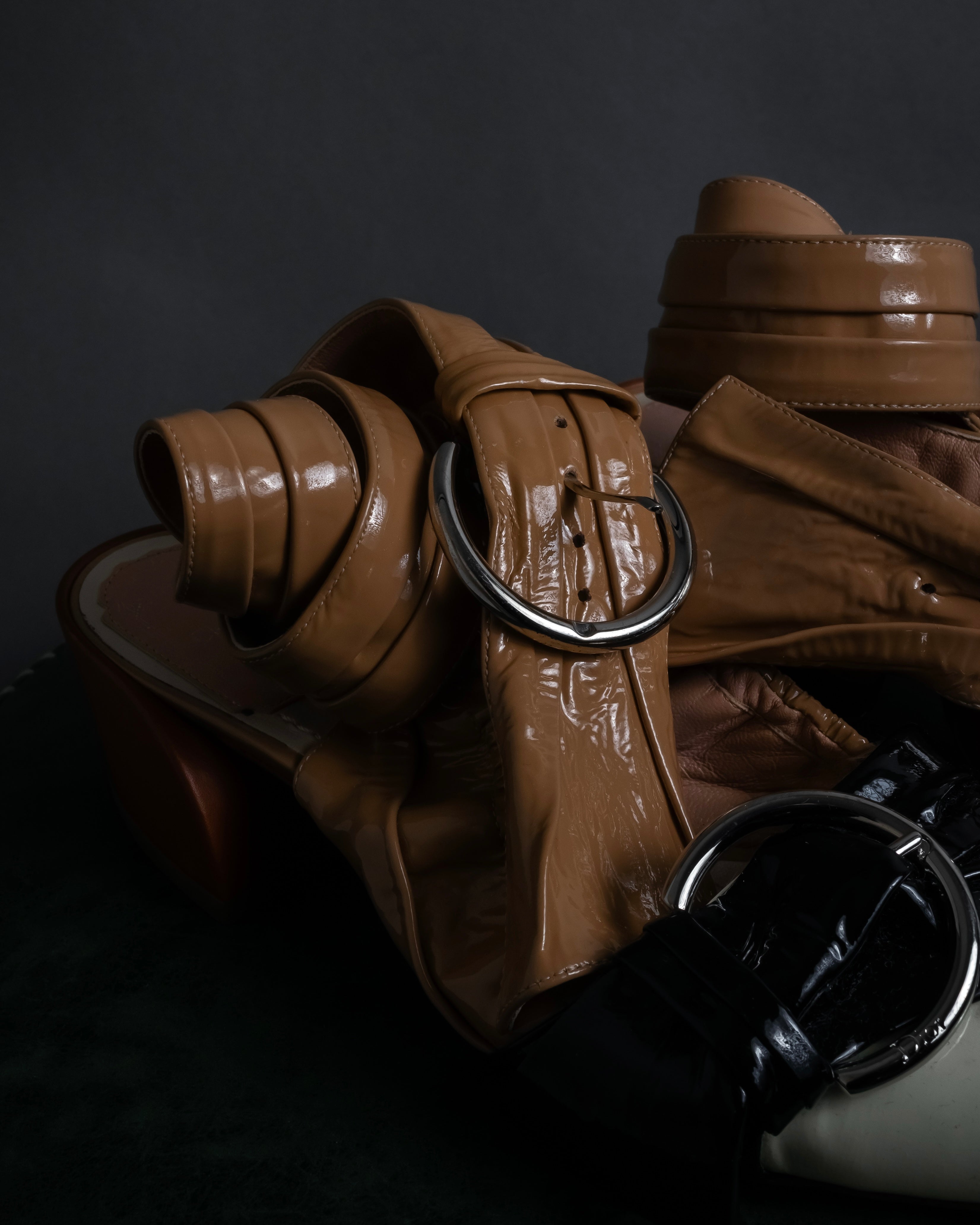 "Dior" Cutting design patent leather pointed toe pumps