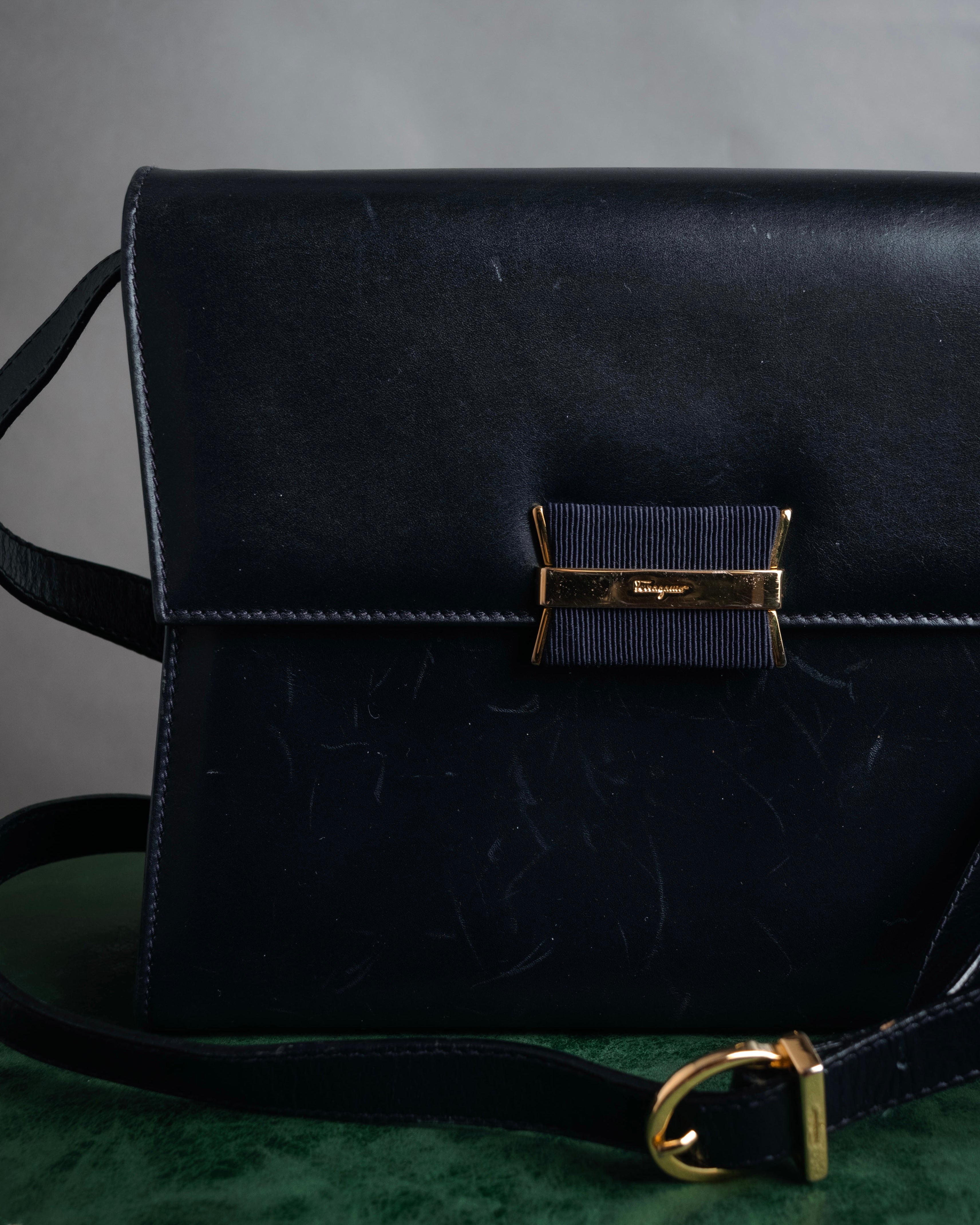 “Salvatore Ferragamo” 90’s Vara ribbon box calf shoulder bag
