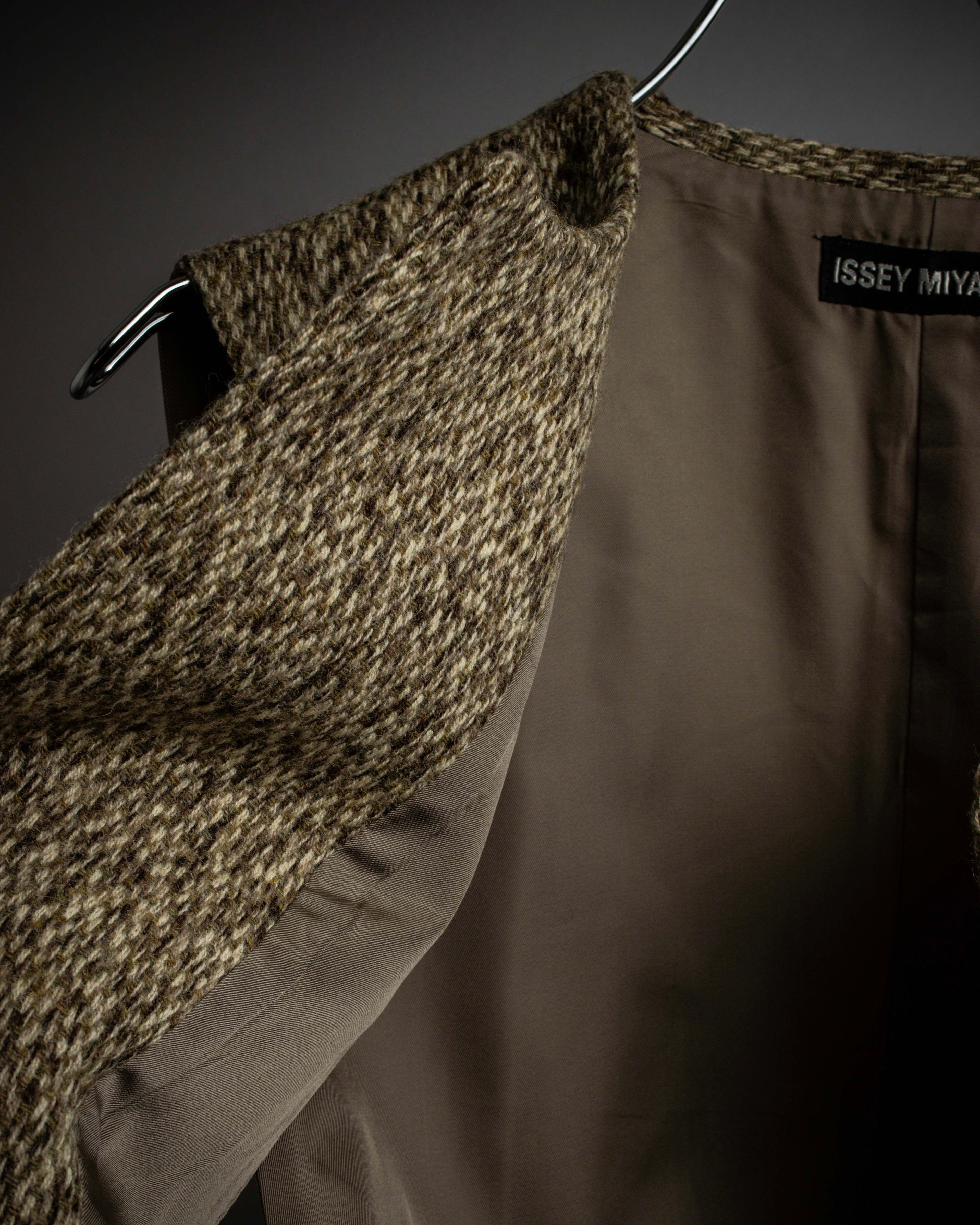 "ISSEY MIYAKE" Brushed texture 5-buttons vest