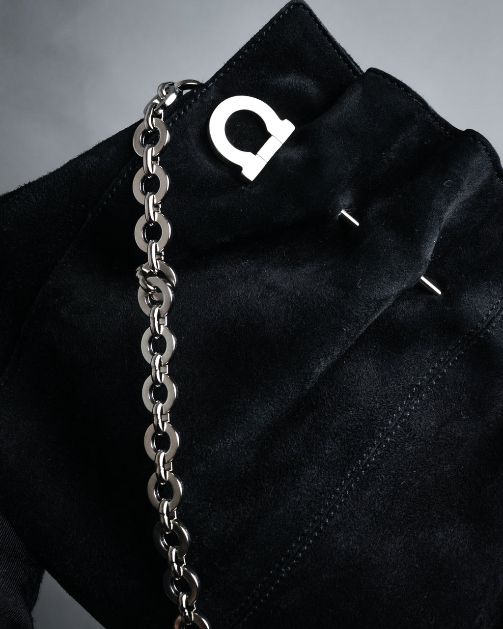 “Salvatore Ferragamo“ 90’s-00’s Suede gancini chain shoulder bag