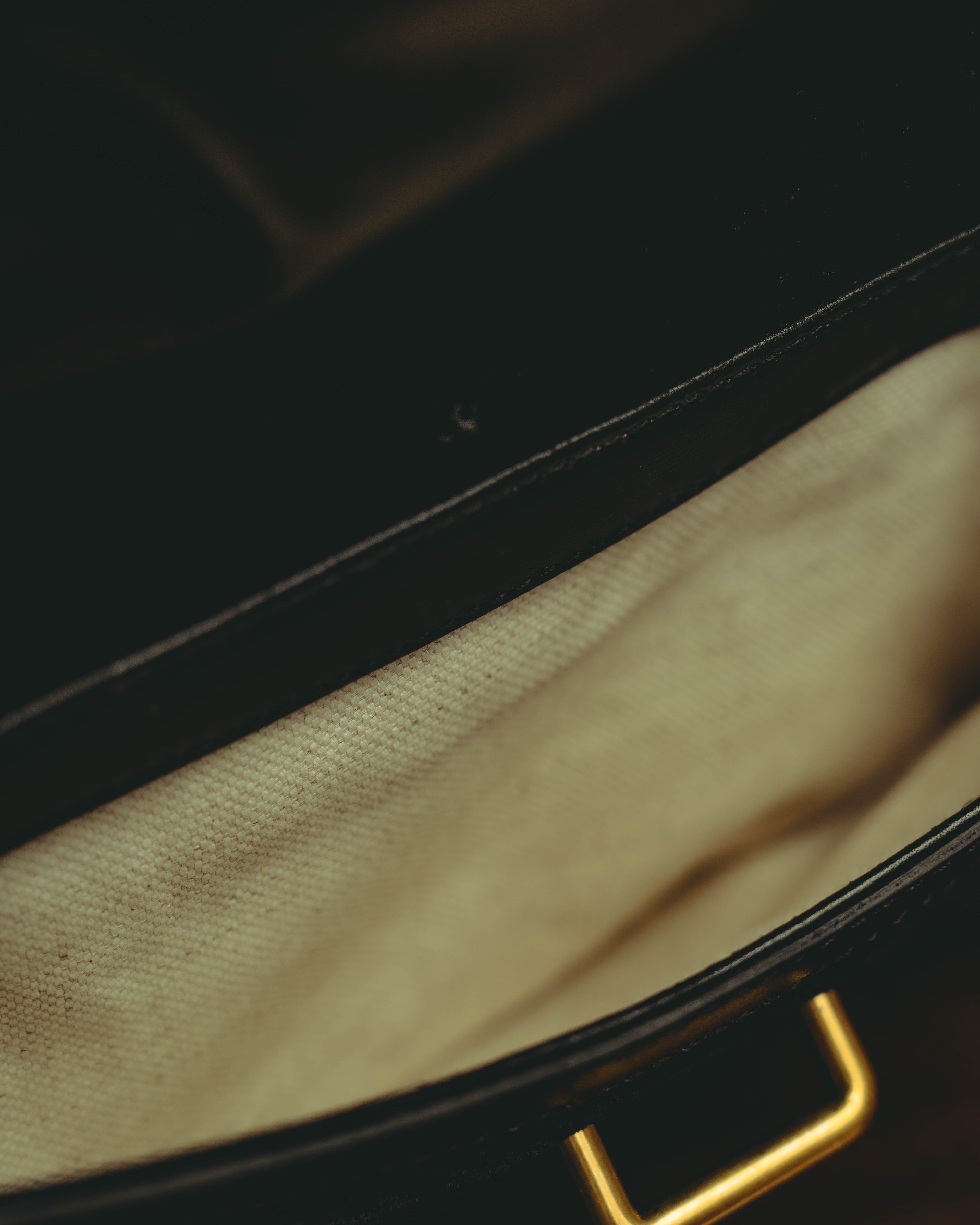 -SPECIAL- “GUCCI” 2012-2016 crossover-era crest studded doctor bag
