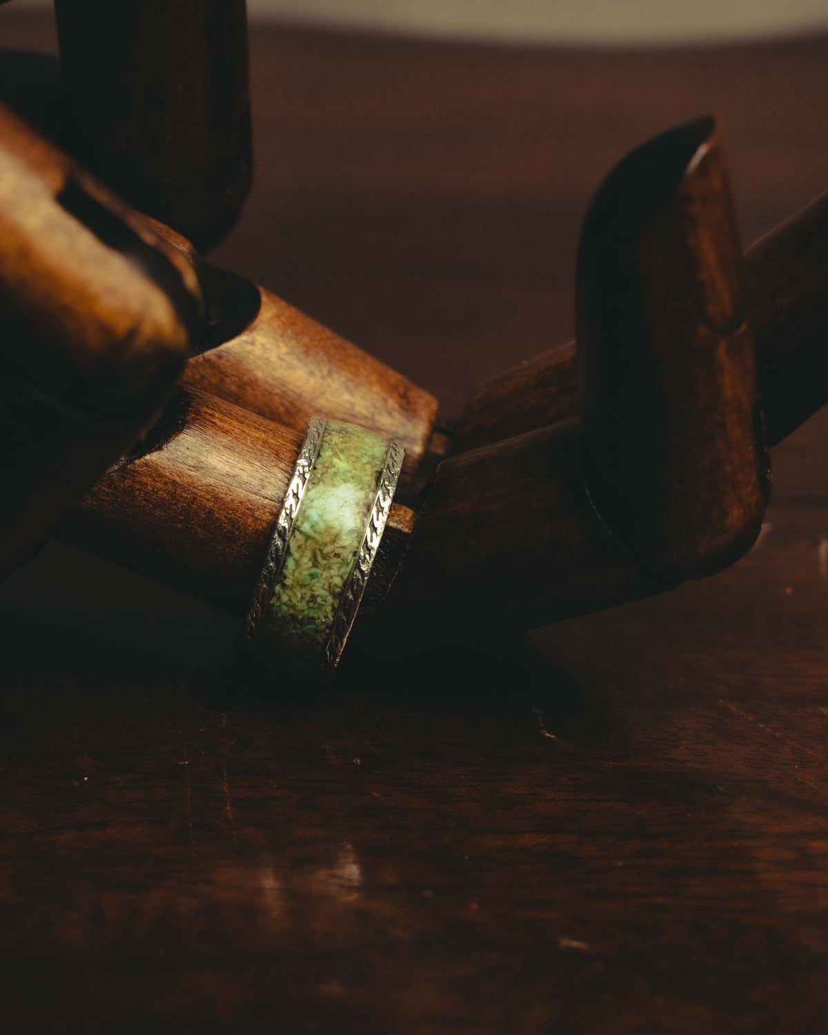"GUCCI" 20's Ornate green inlay wide band ring