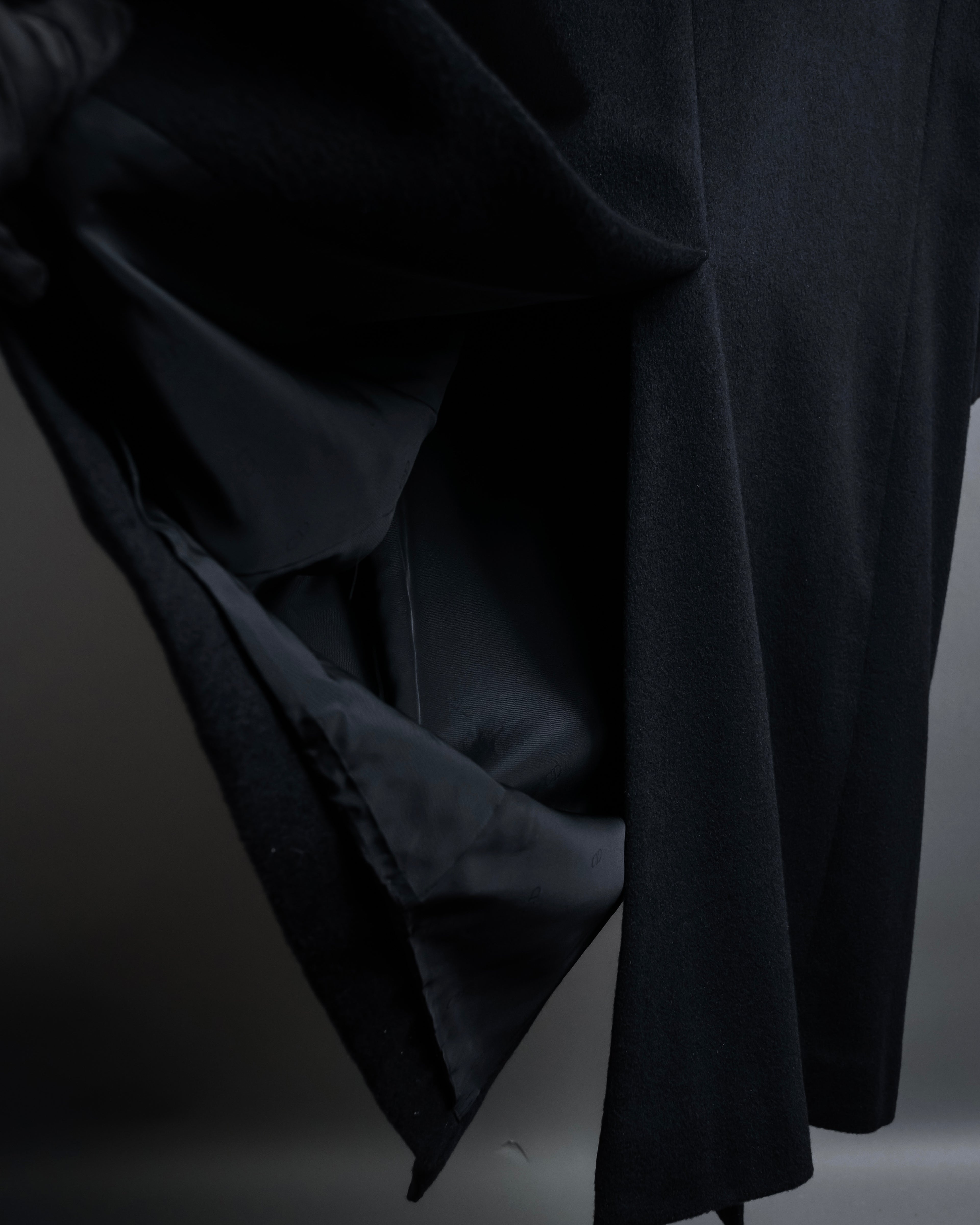 "CHRISTIAN DIOR MONSIEUR" 
Oversized double-breasted chester coat