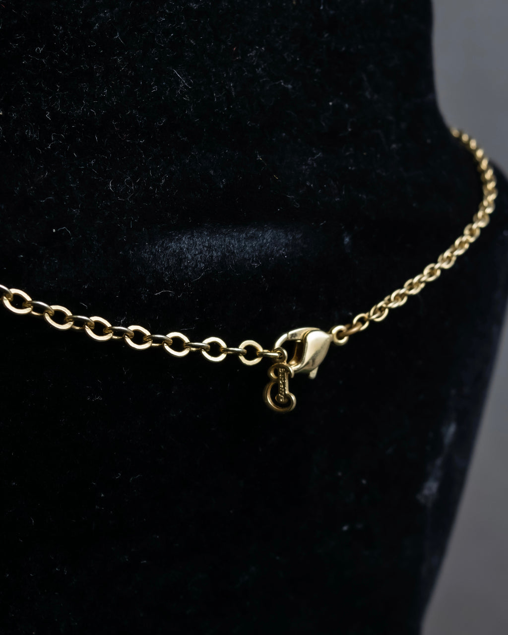 "BURBERRYS" Equestrian logo engraved motif necklace