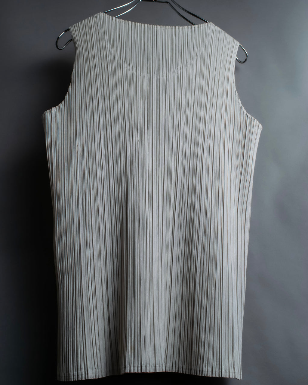 "PLEATS PLEASE ISSEY MIYAKE" Off-white tank top