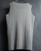 "PLEATS PLEASE ISSEY MIYAKE" Off-white tank top