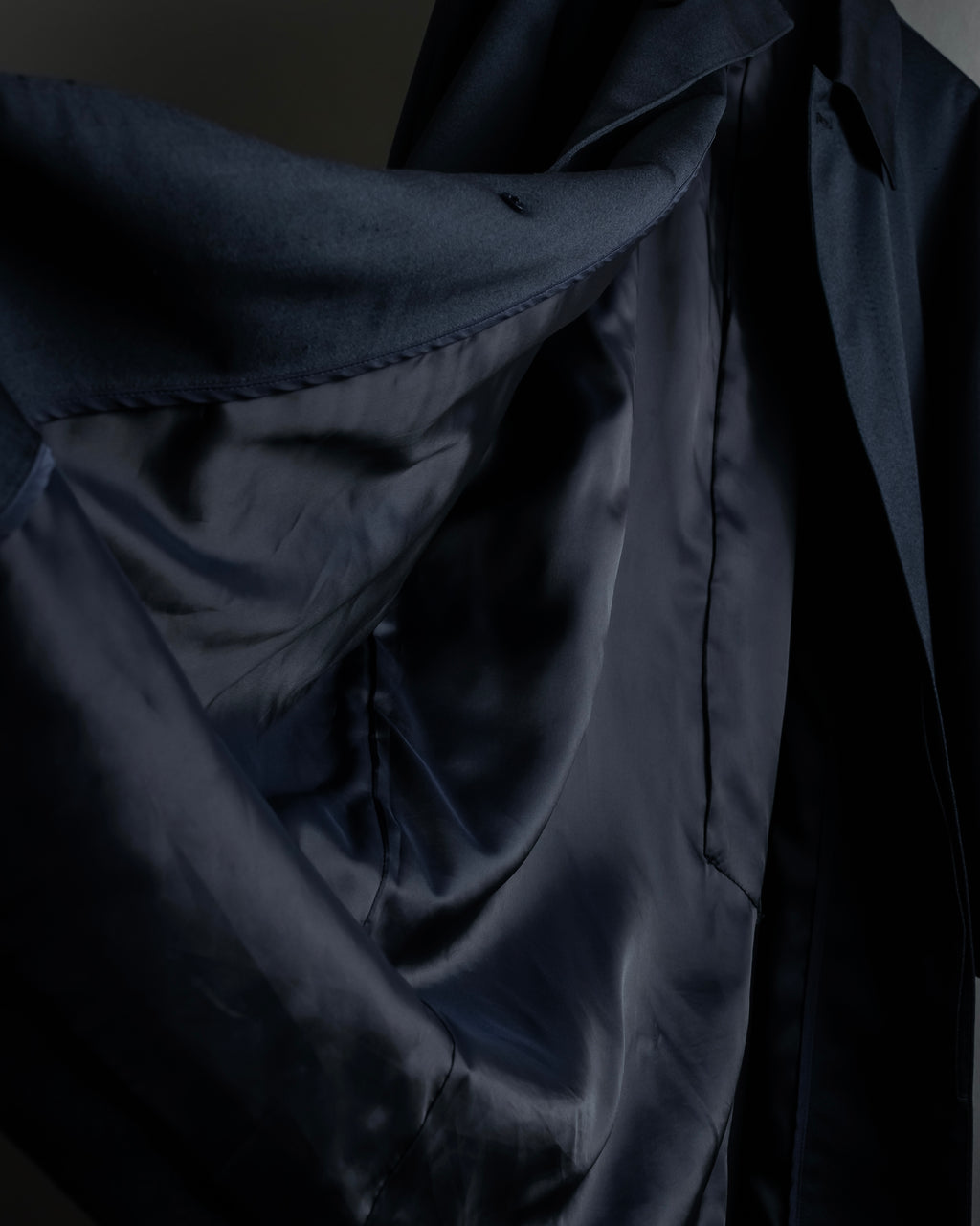 “Yves Saint Laurent” 90’s clean fly-front bal collar coat