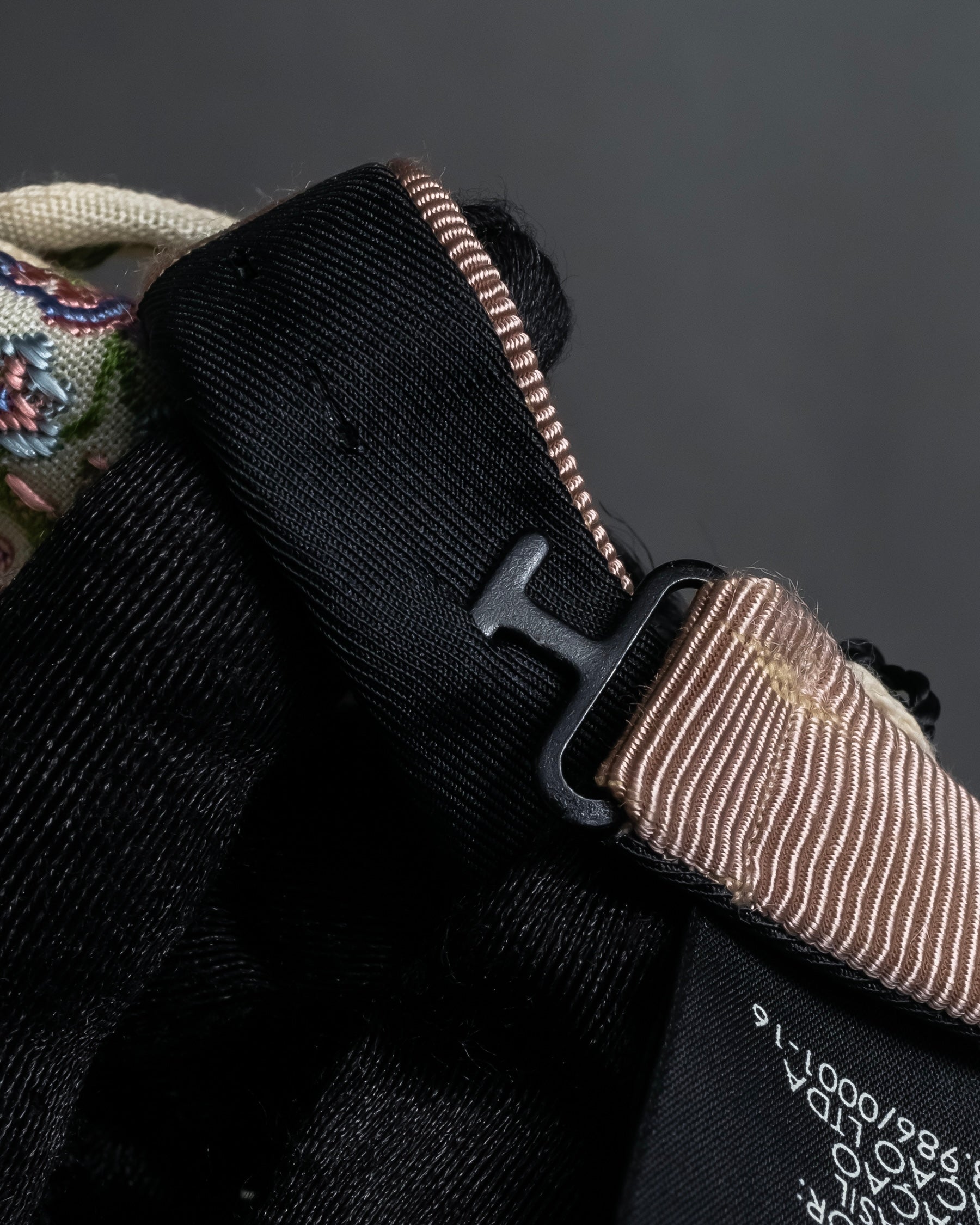 -MOOD Christmas Collections-
"GUCCI" Michele period delicate floral embroidered ribbon tie