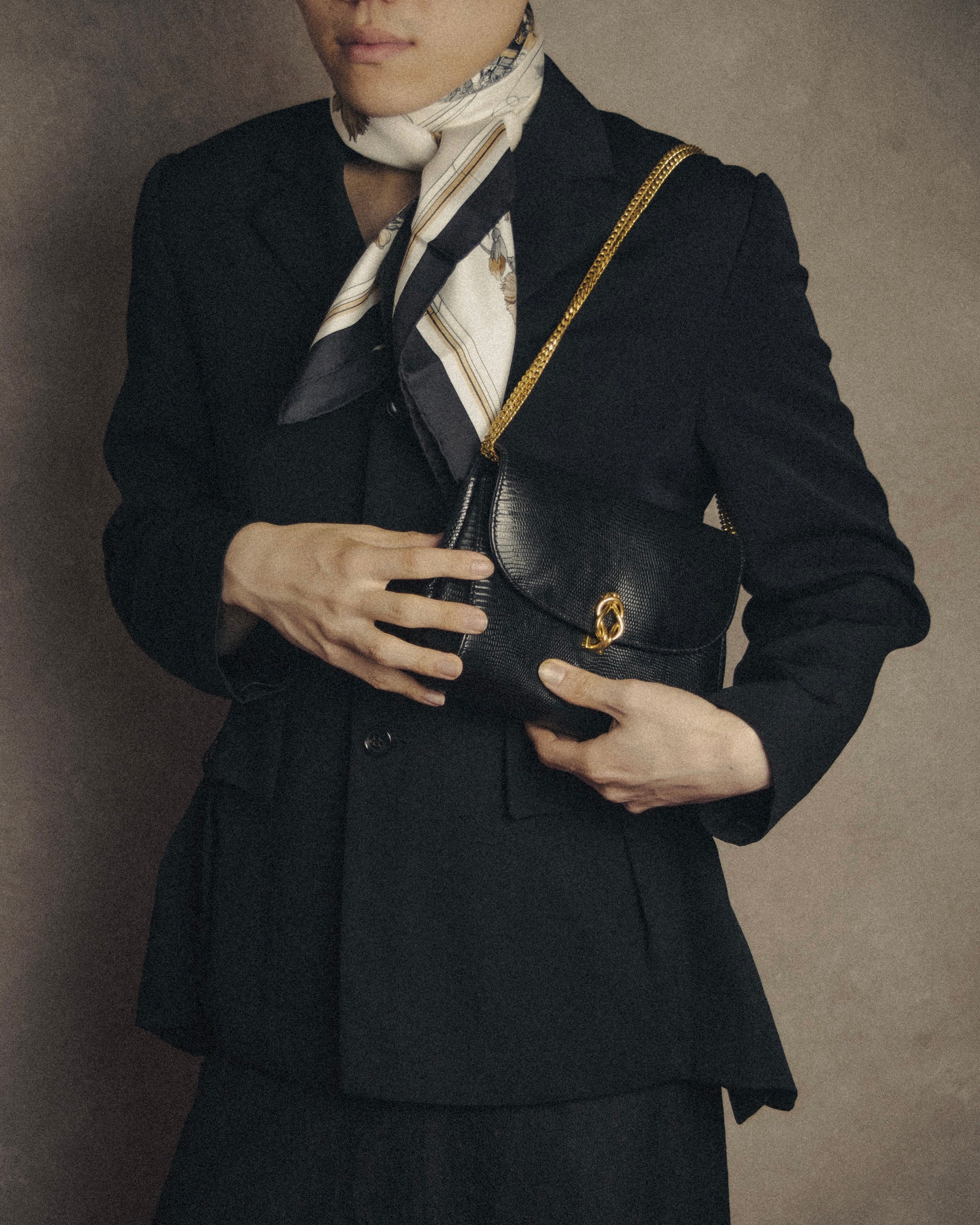 –SPECIAL– “GUCCI” 80’s crest chain shoulder bag