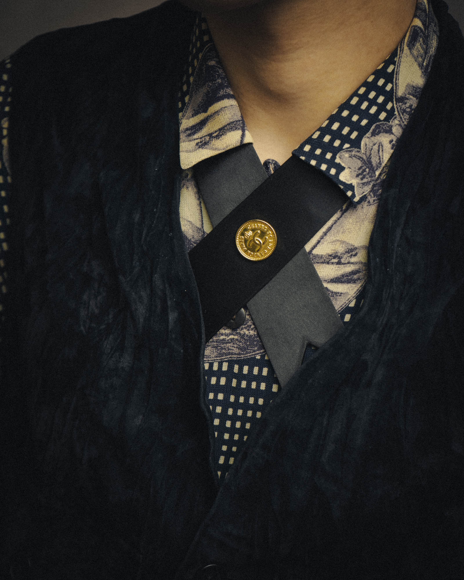 -SPECIAL- “CHANEL” Late 80’s-90’s gold button satin neck tie