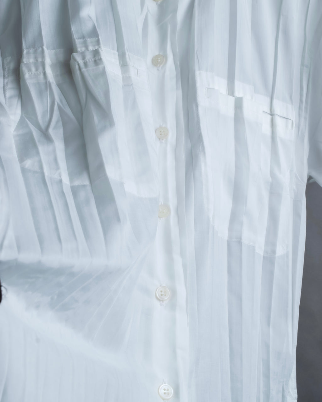 "ISSEY MIYAKE" Pleated short sleeve shirt