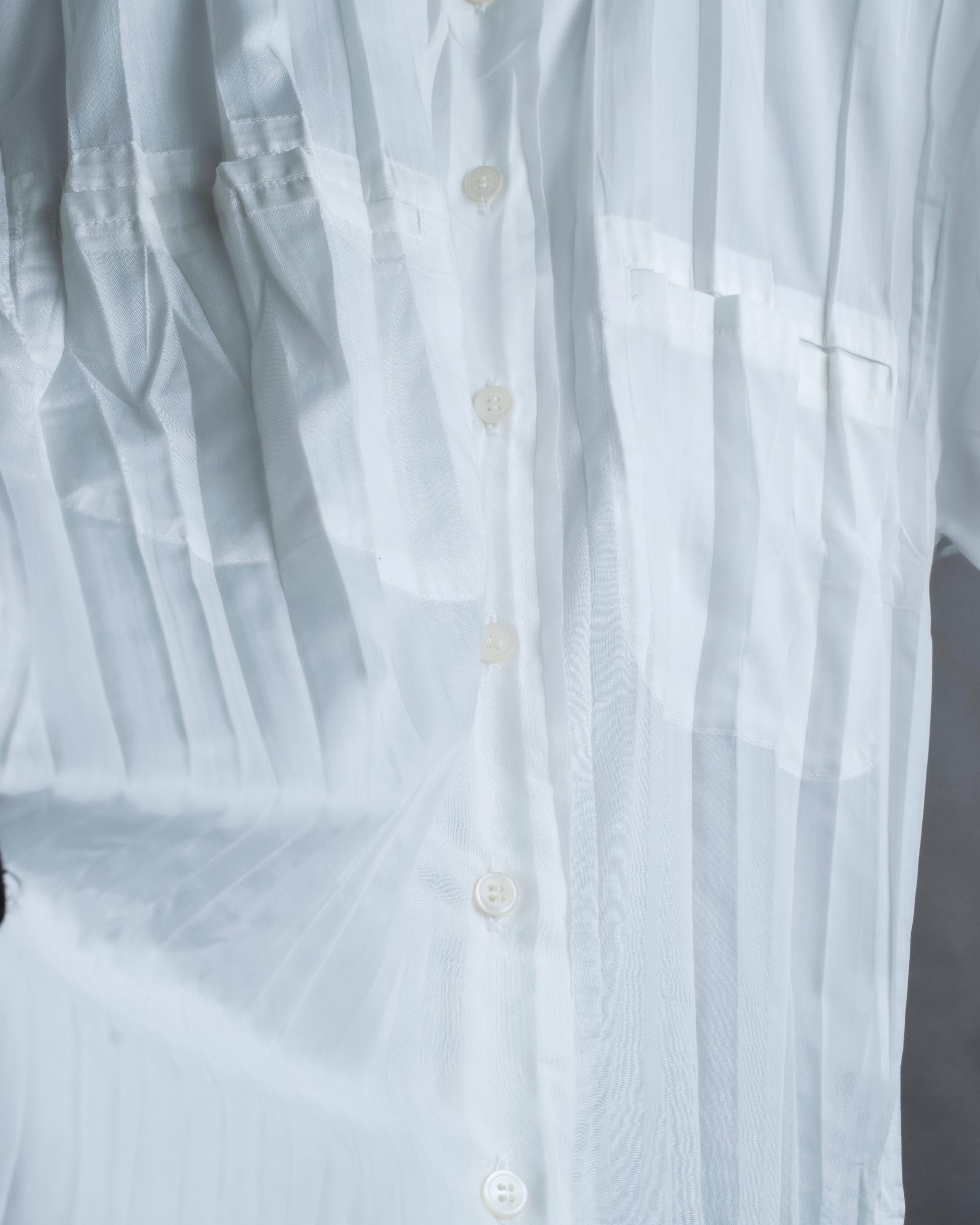 "ISSEY MIYAKE" Pleated short sleeve shirt