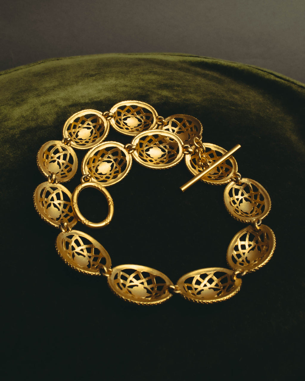“Nina Ricci” 80’s-90’s floral openwork link necklace