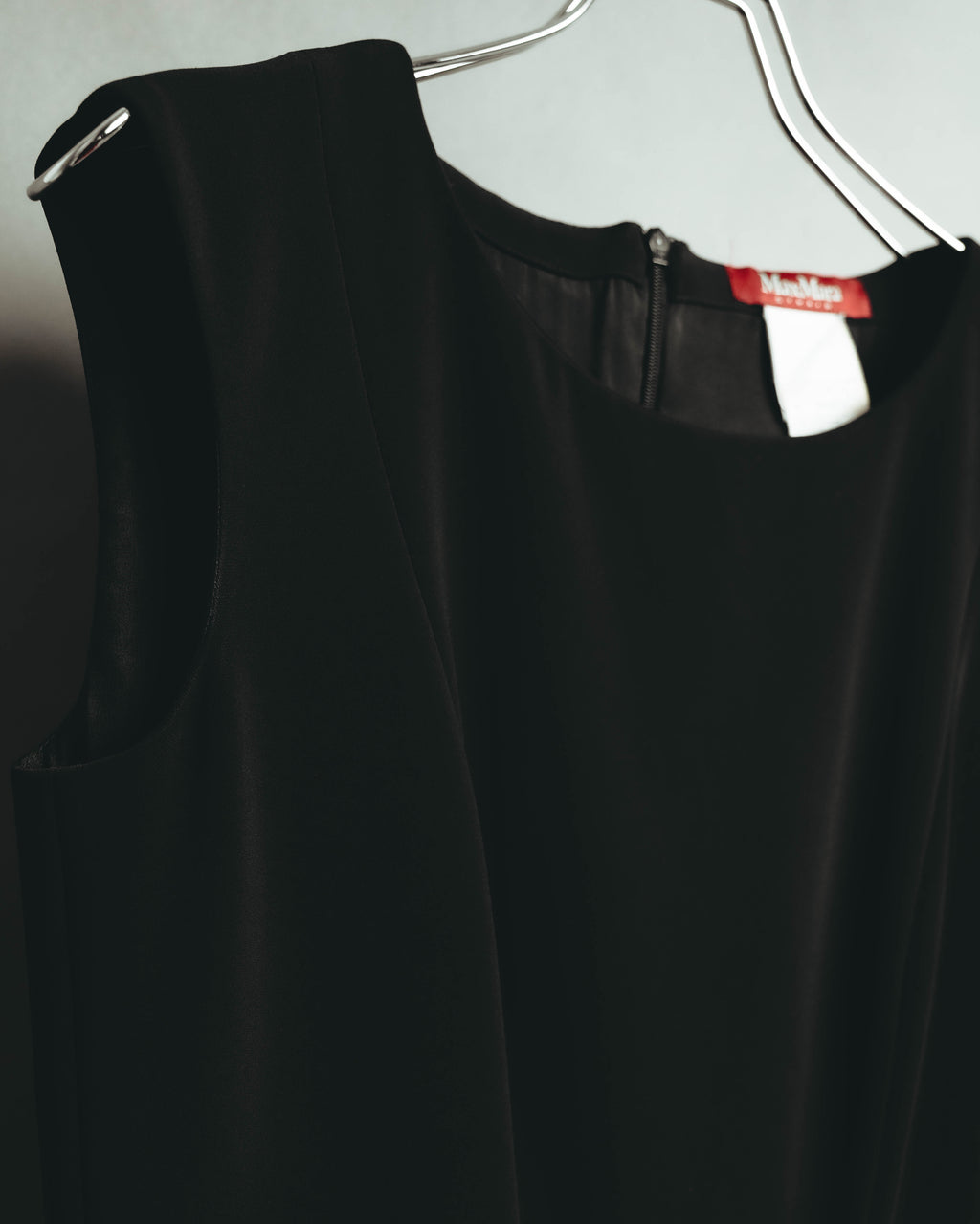 "Max Mara Studio" 00's-10's Elegant sleeveless pleated midi dress