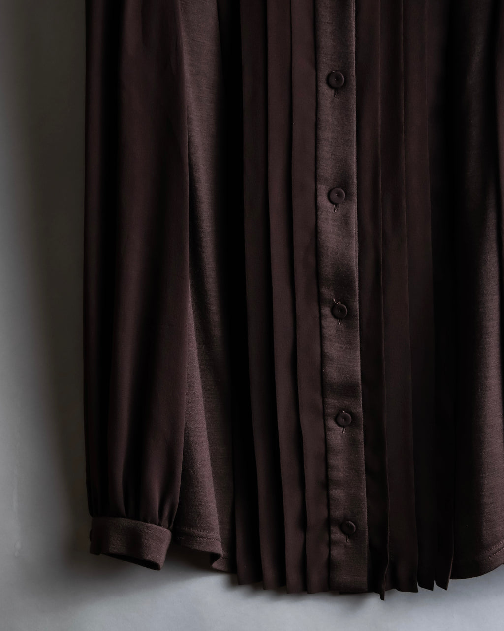 "Filo di Seta" Front pleated design stand-up collar shirt