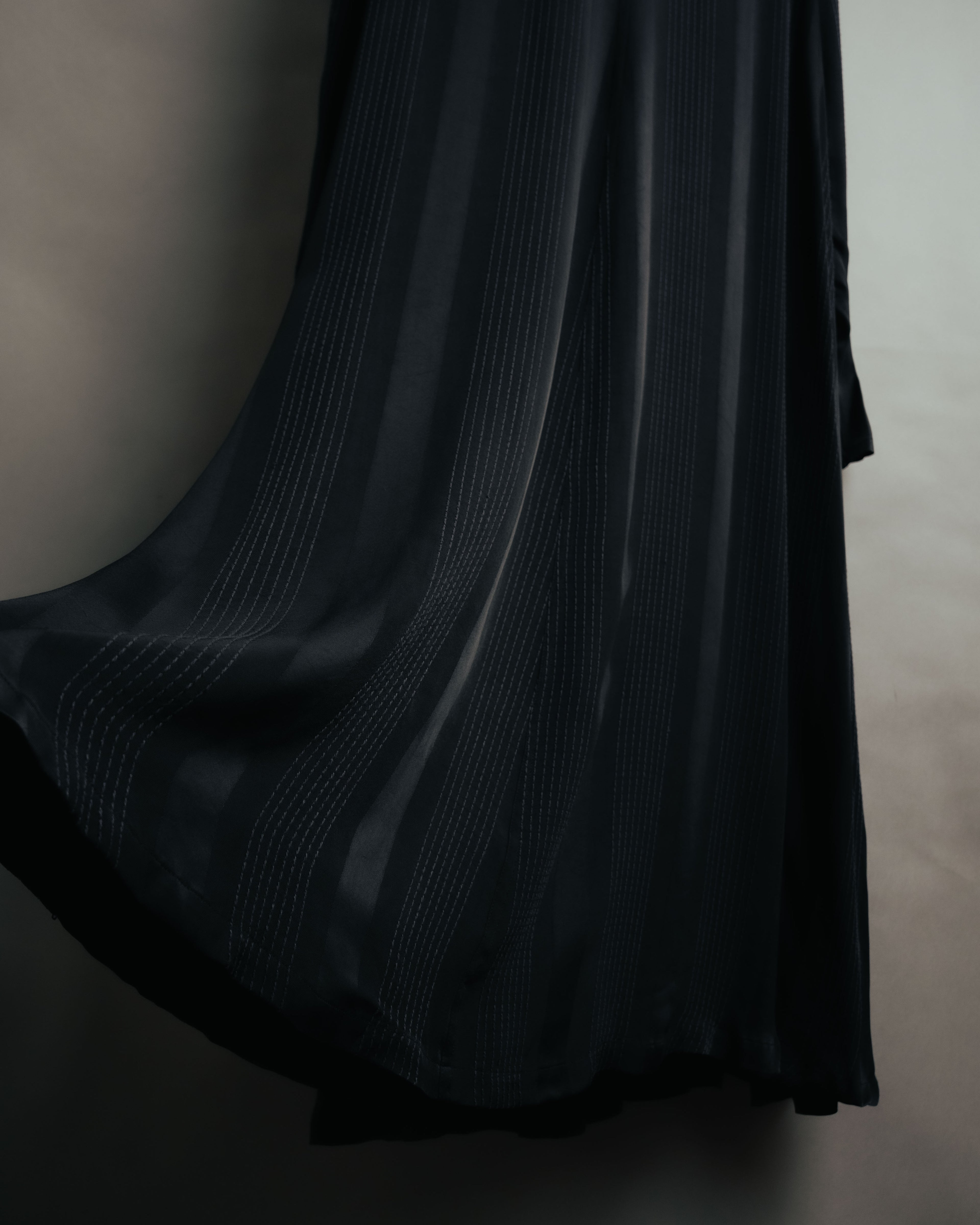 -MOOD Vintage Collections-
90’s Asymmetric stripe stitch long dress