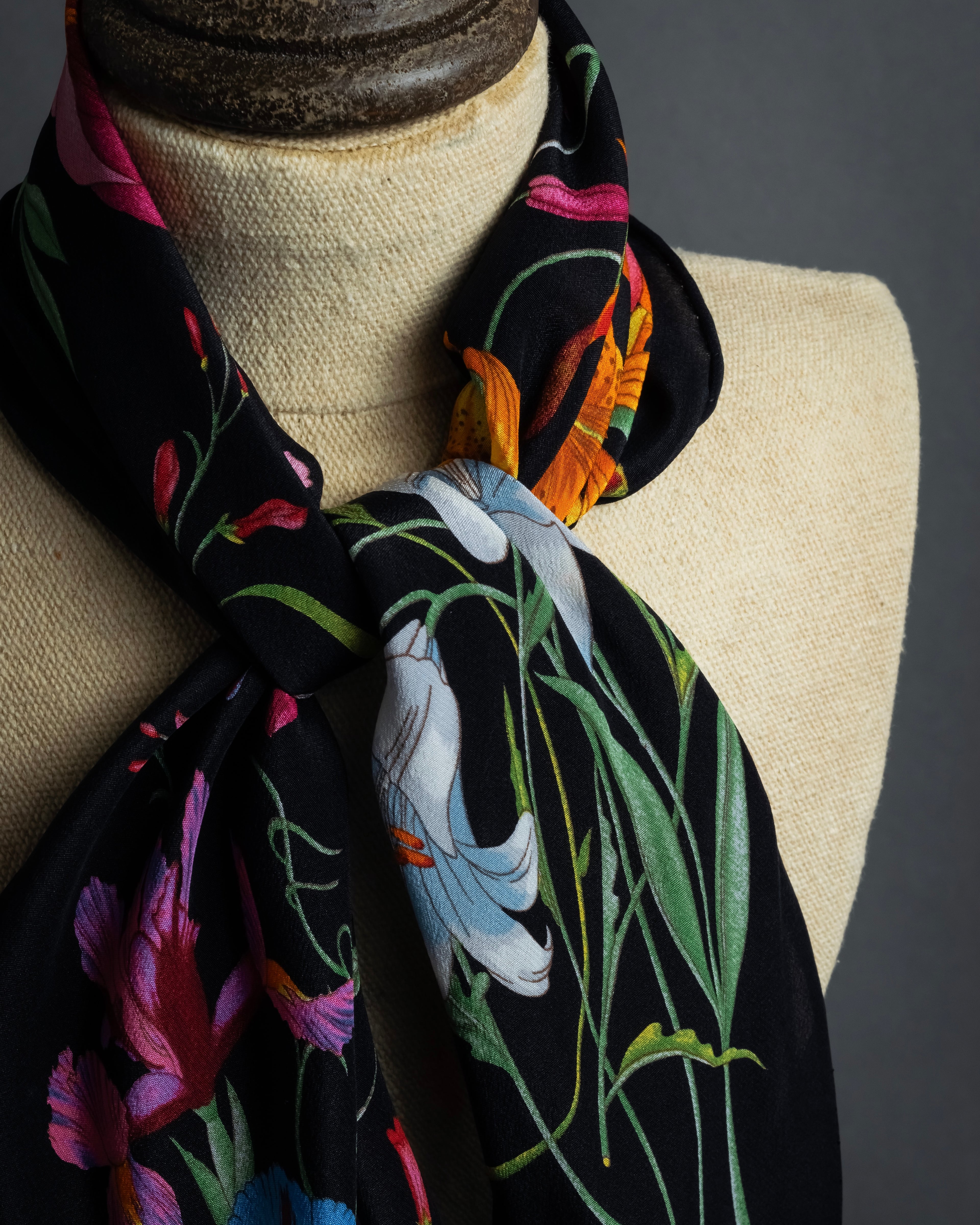 "GUCCI" Flower＆insect motif silk scarf