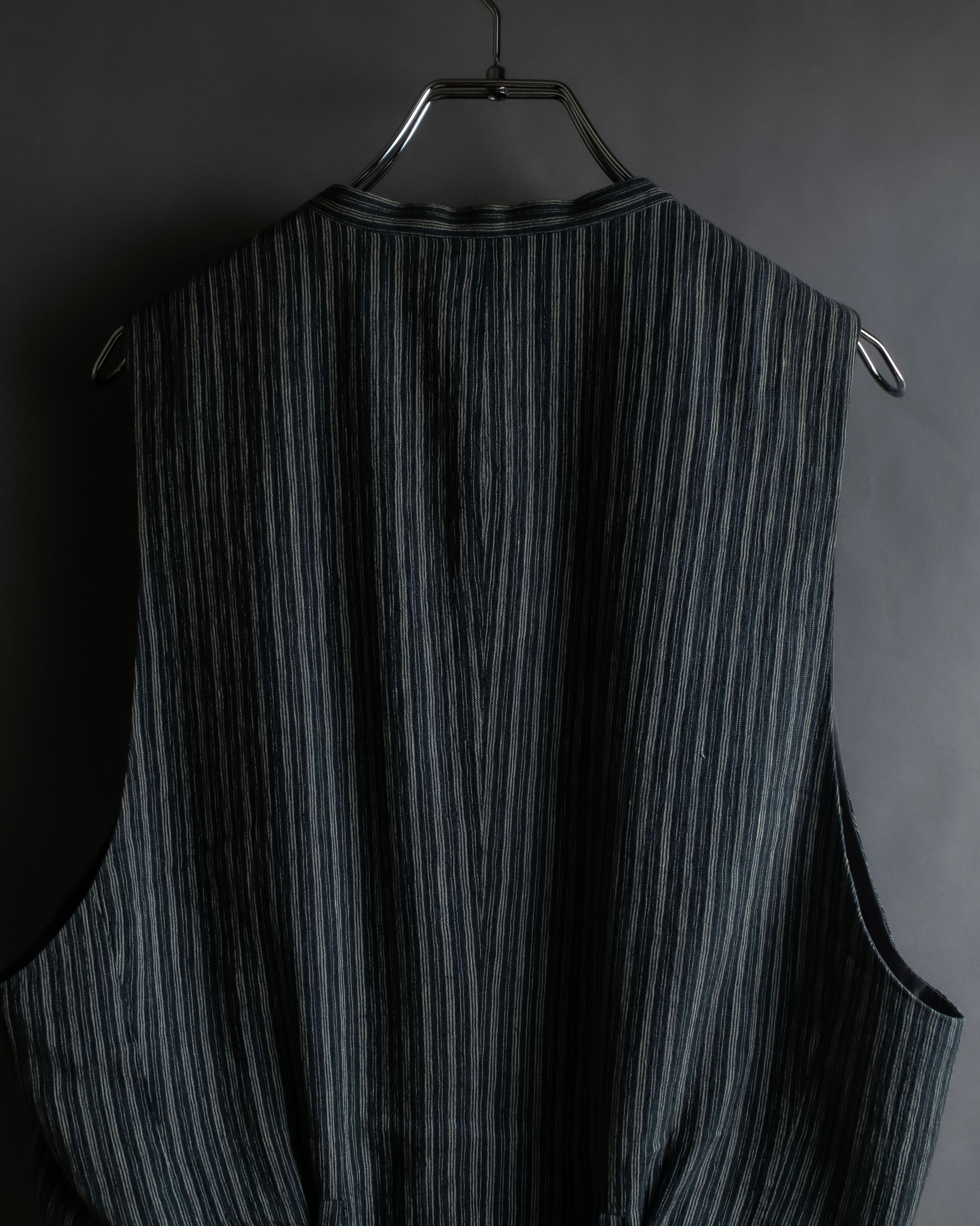 "ISSEY MIYAKE MEN" Random stripe pattern V-neck vest