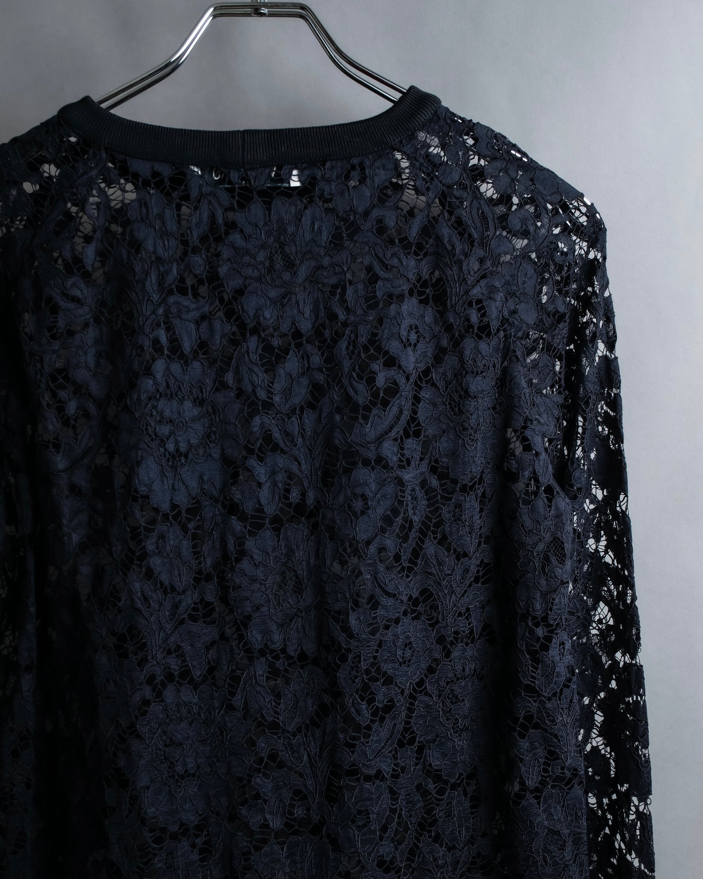 "VALENTINO" Floral lace design trimmed pullover