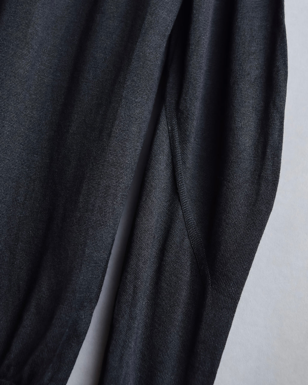 "MAISON MARGIELA" 15SS V-line panel design lightweight knit