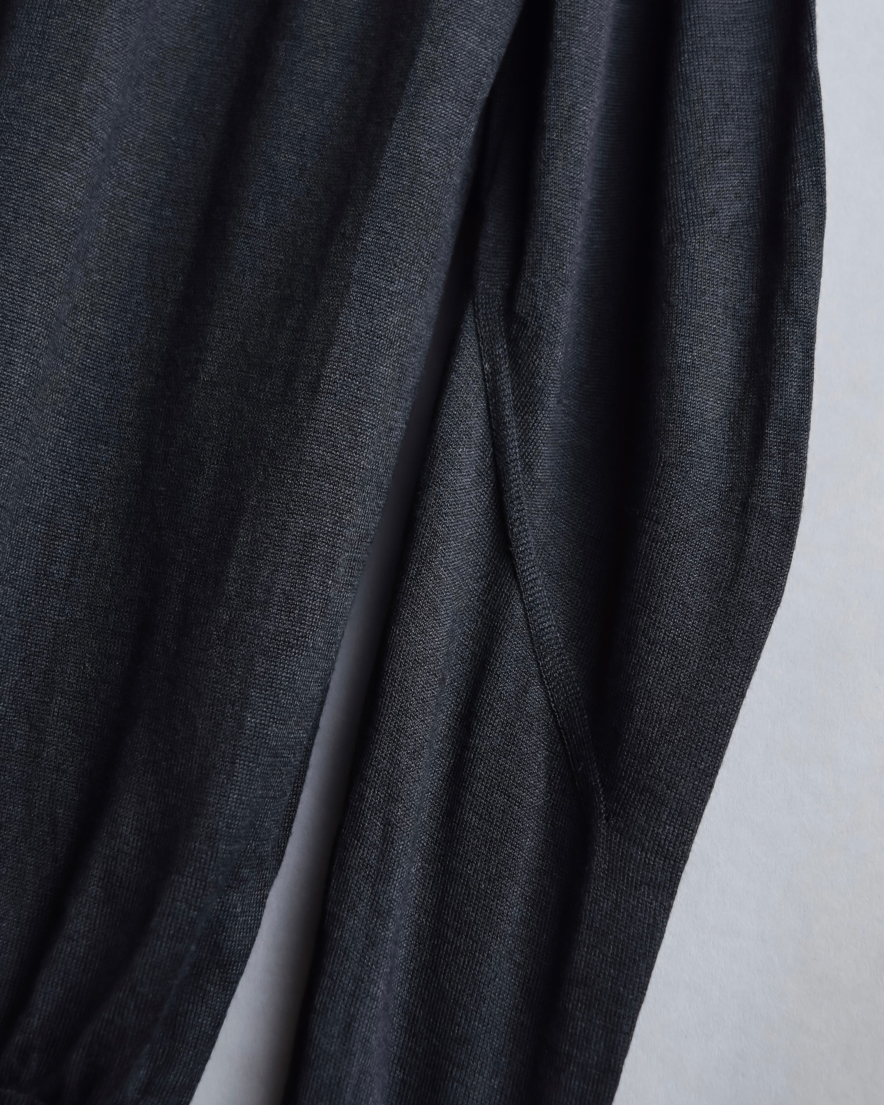 "MAISON MARGIELA" 15SS V-line panel design lightweight knit