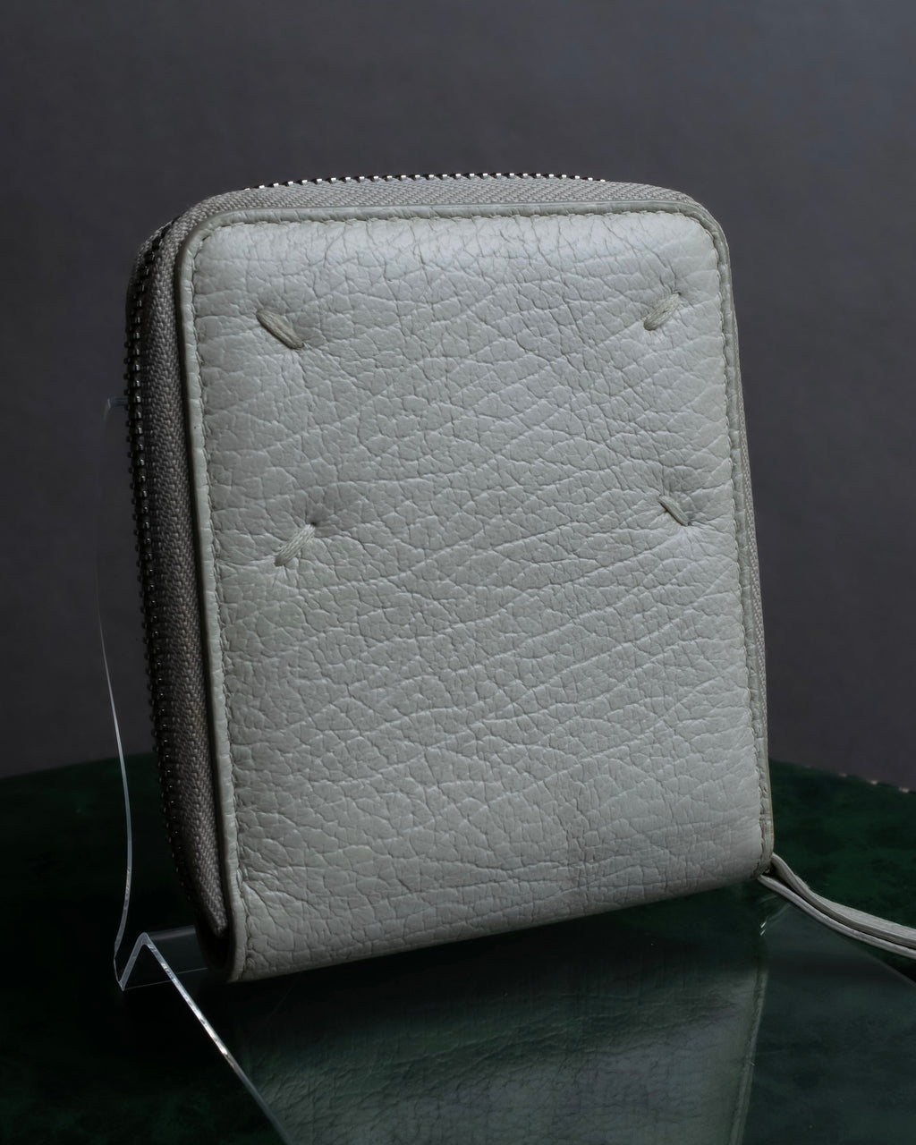 "MAISON MARGIELA" White grain leather round zipper wallet