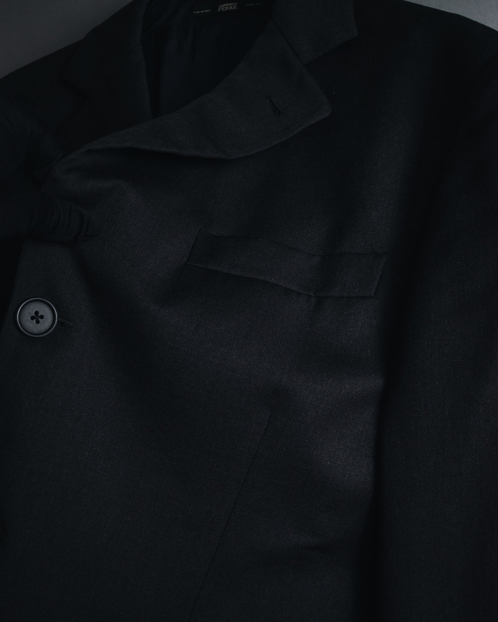 "GIANFRANCO FERRE" 90’s-00’s architecturally tailored three button wool blazer