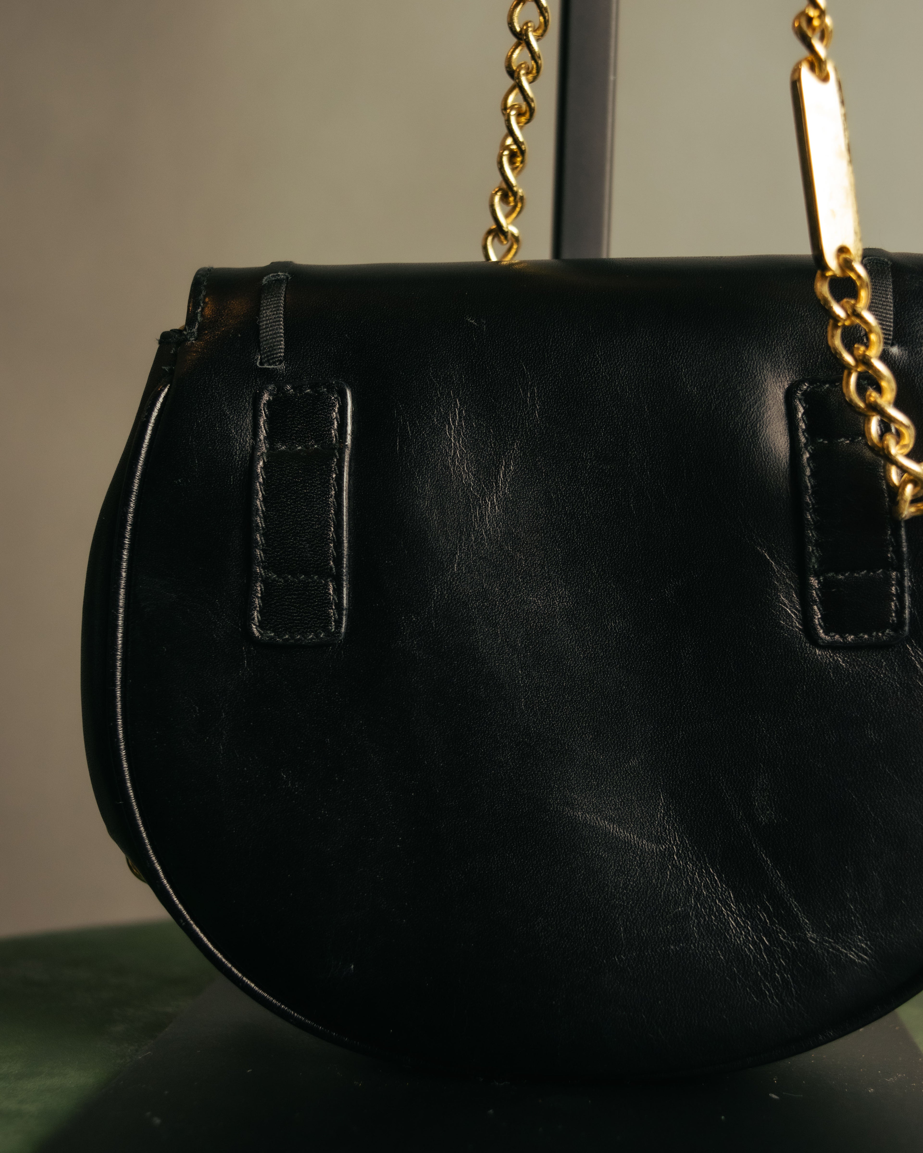 “Salvatore Ferragamo” 90’s Vara ribbon half moon chain bag