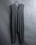 "ISSEY MIYAKE White label"
Tailcoat design sleeveless dress